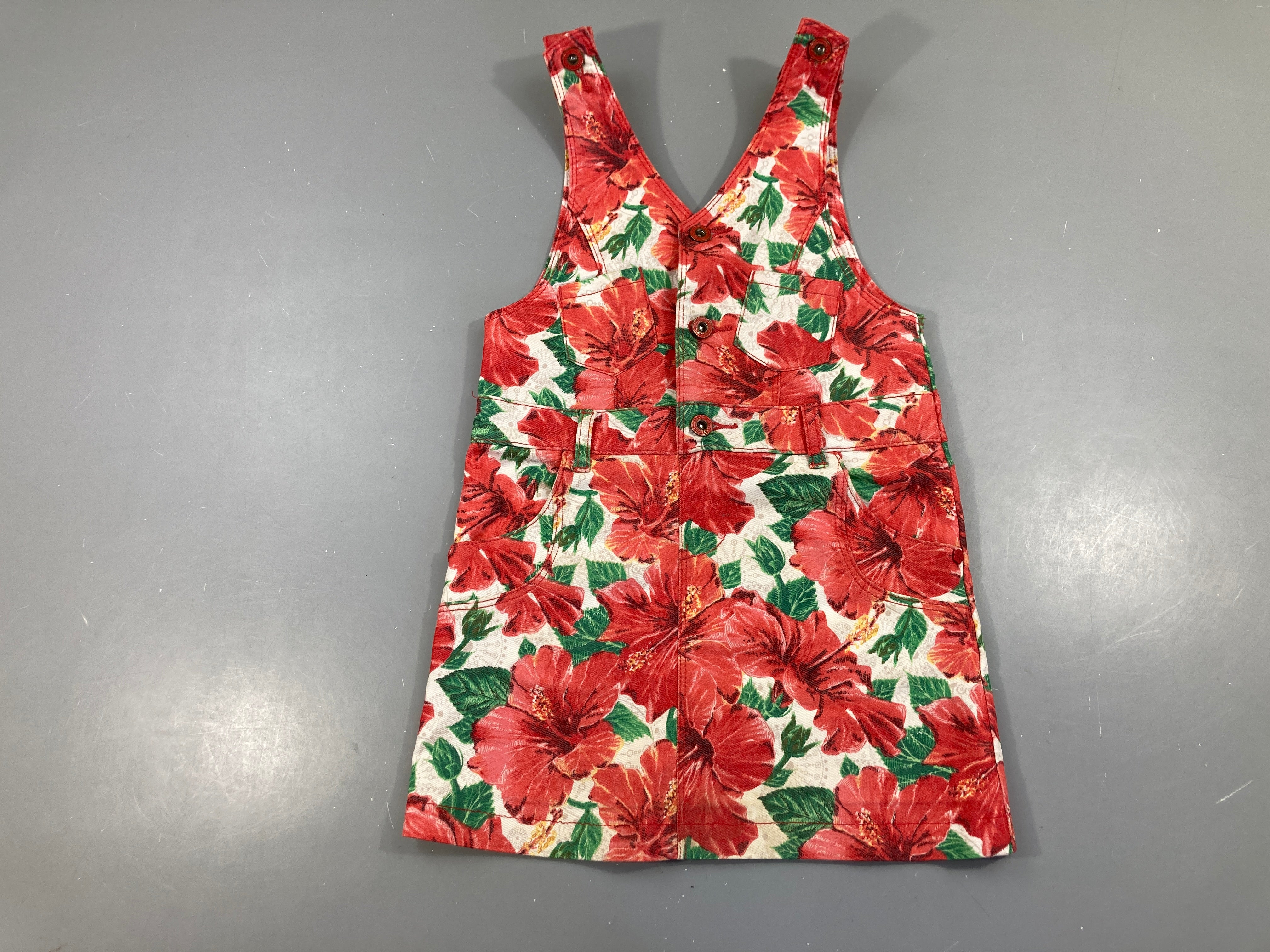 Robe salopette fleurs rouges