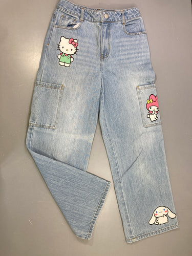 Jean cargo délavé, patchs Hello Kitty, My Melody, Cinnamoroll, moins cher chez Petit Kiwi