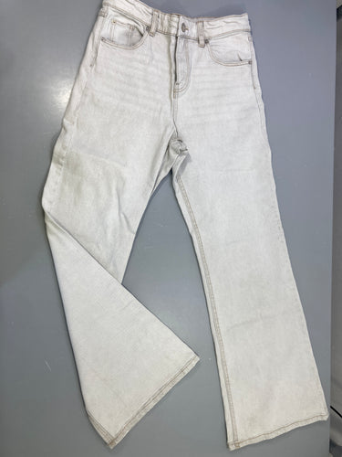 Jean beige clair, coupe évasée Taché arrière jambe D, moins cher chez Petit Kiwi
