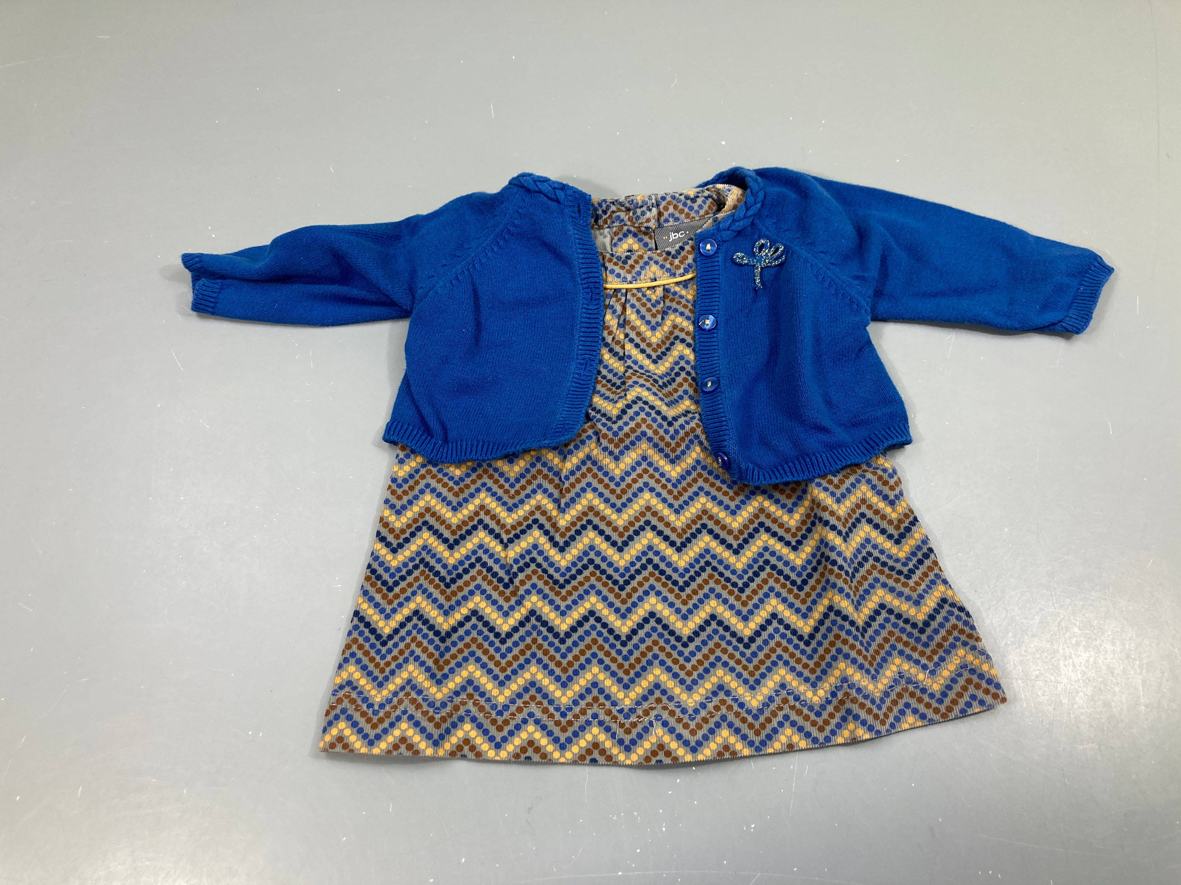 Robe m.c velours côtelé grise pois + gilet bleu, bouloché