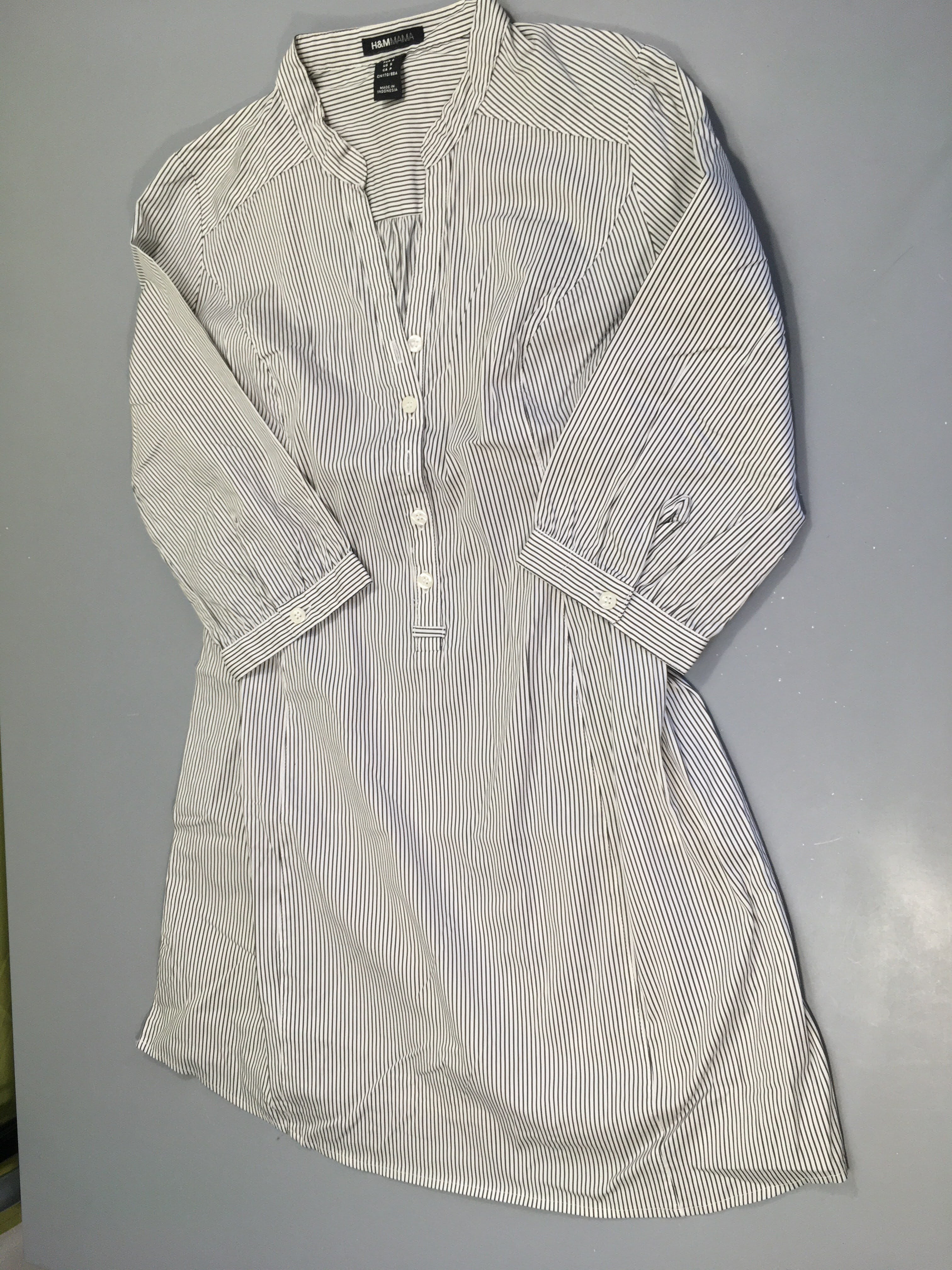 Robe m.l blanche lignée gris foncé