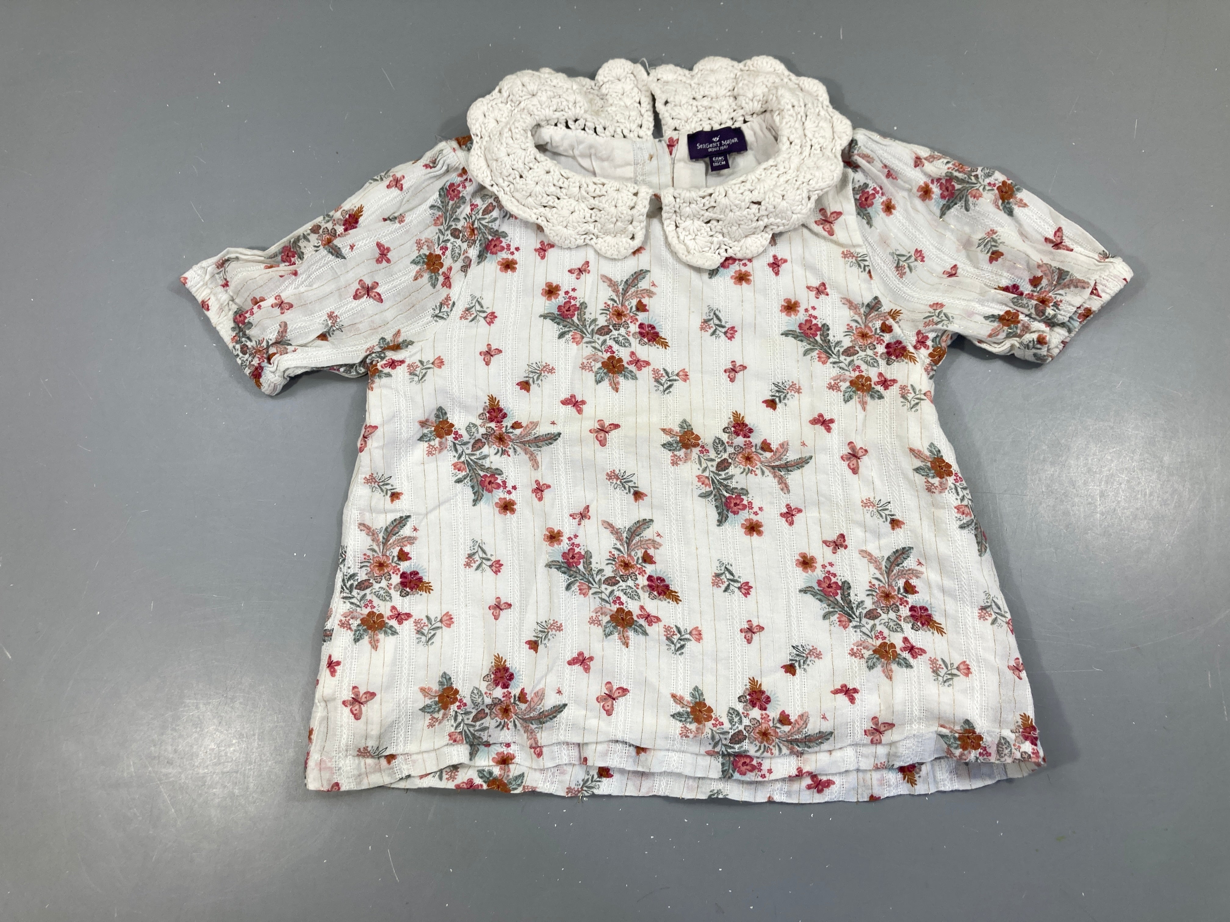 Blouse m.c blanche fleurie rose col crochet