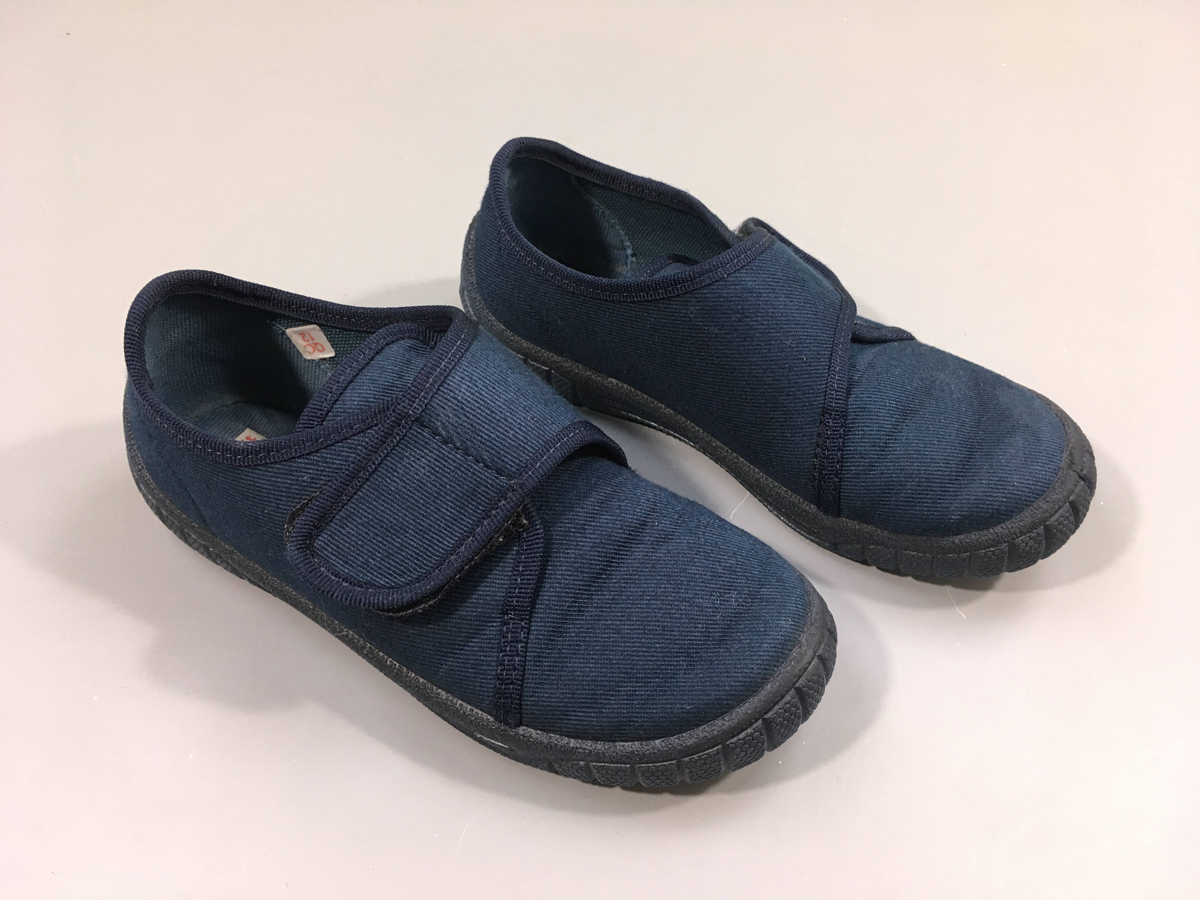 Pantoufles bleues foncées, 27