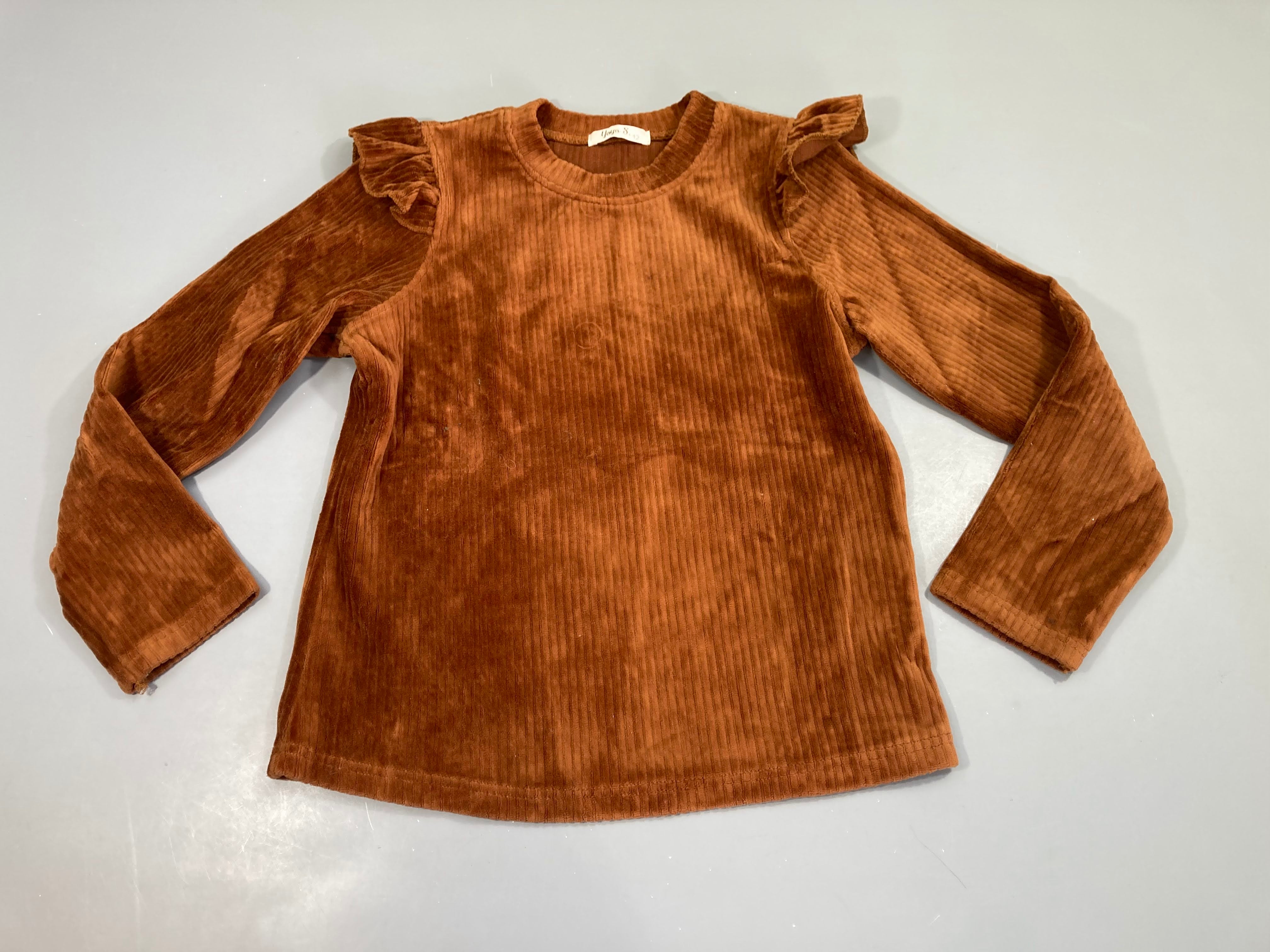 Pull brun côtelé froufrous