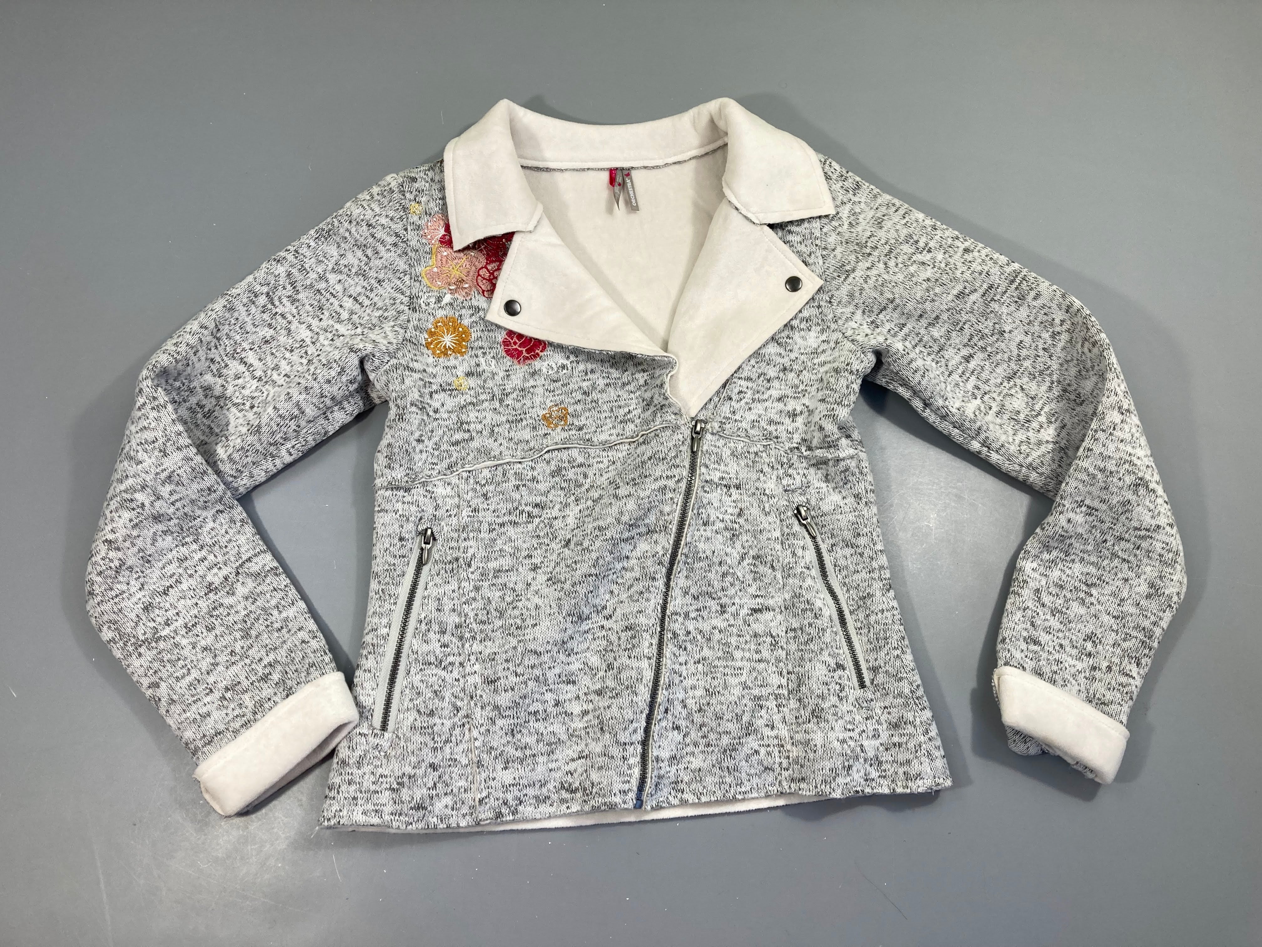 Gilet/veste perfecto gris/blanc chiné broderies fleurs