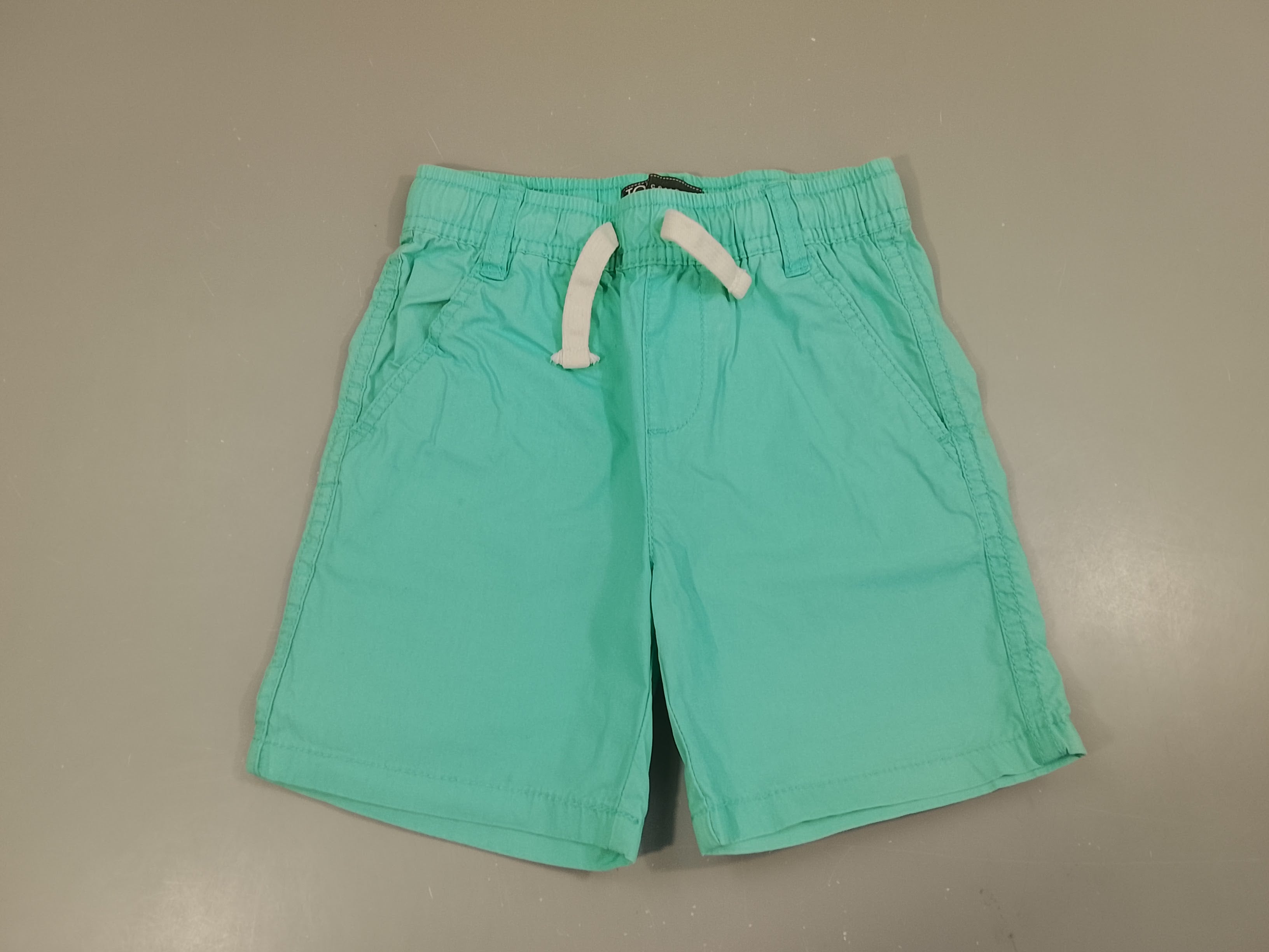 Bermuda bleu turquoise clair