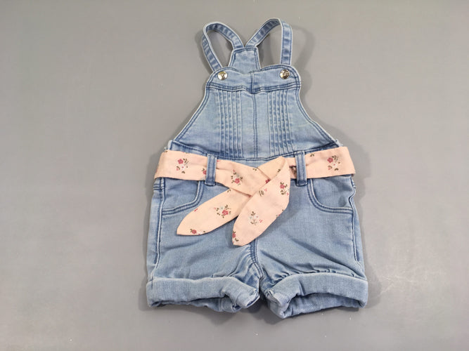 Salopettet short en Jeans clair, ceinture rose clair fleurie, moins cher chez Petit Kiwi