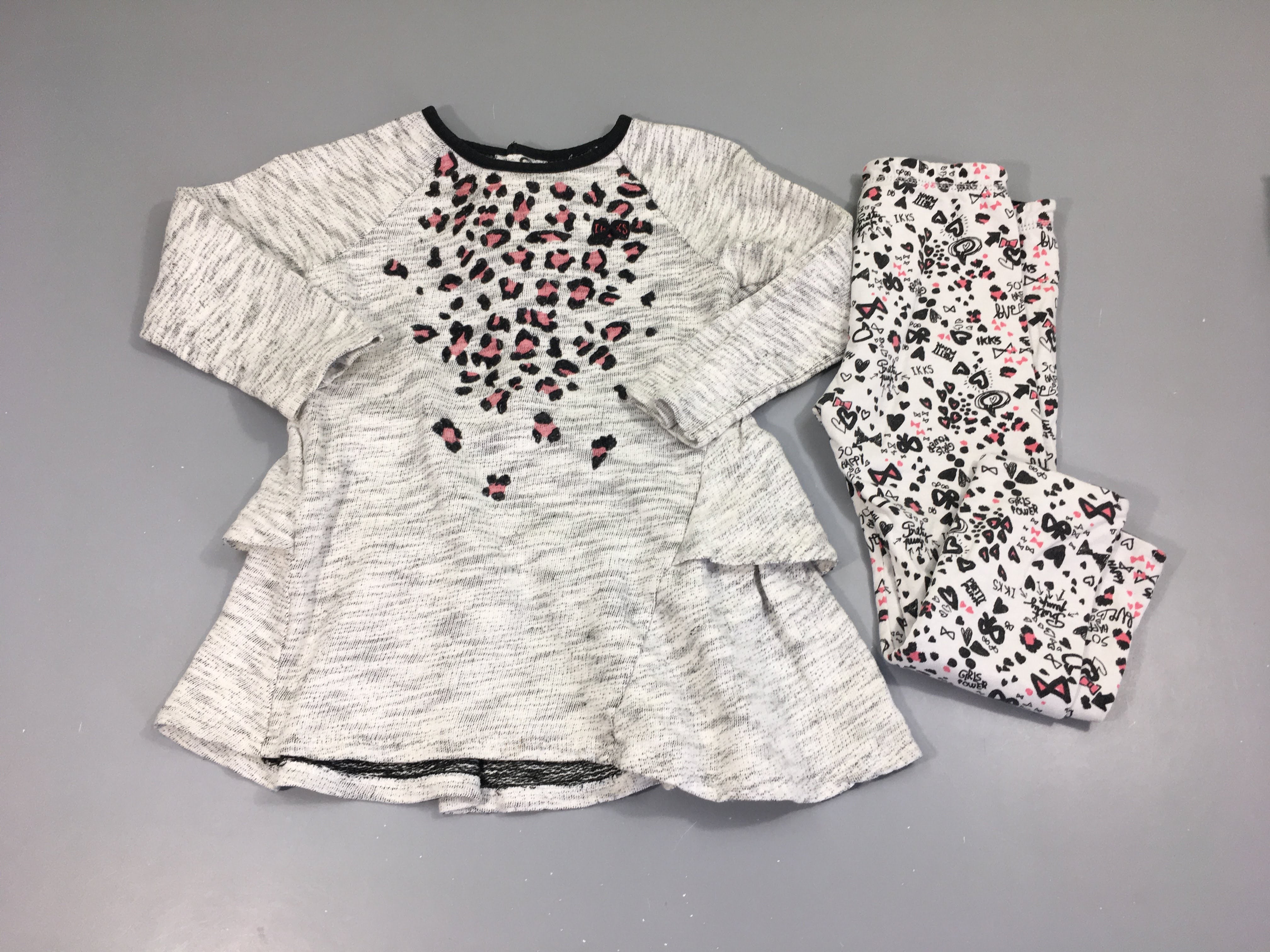 Robe m.l mailles gris chiné léopard + Legging