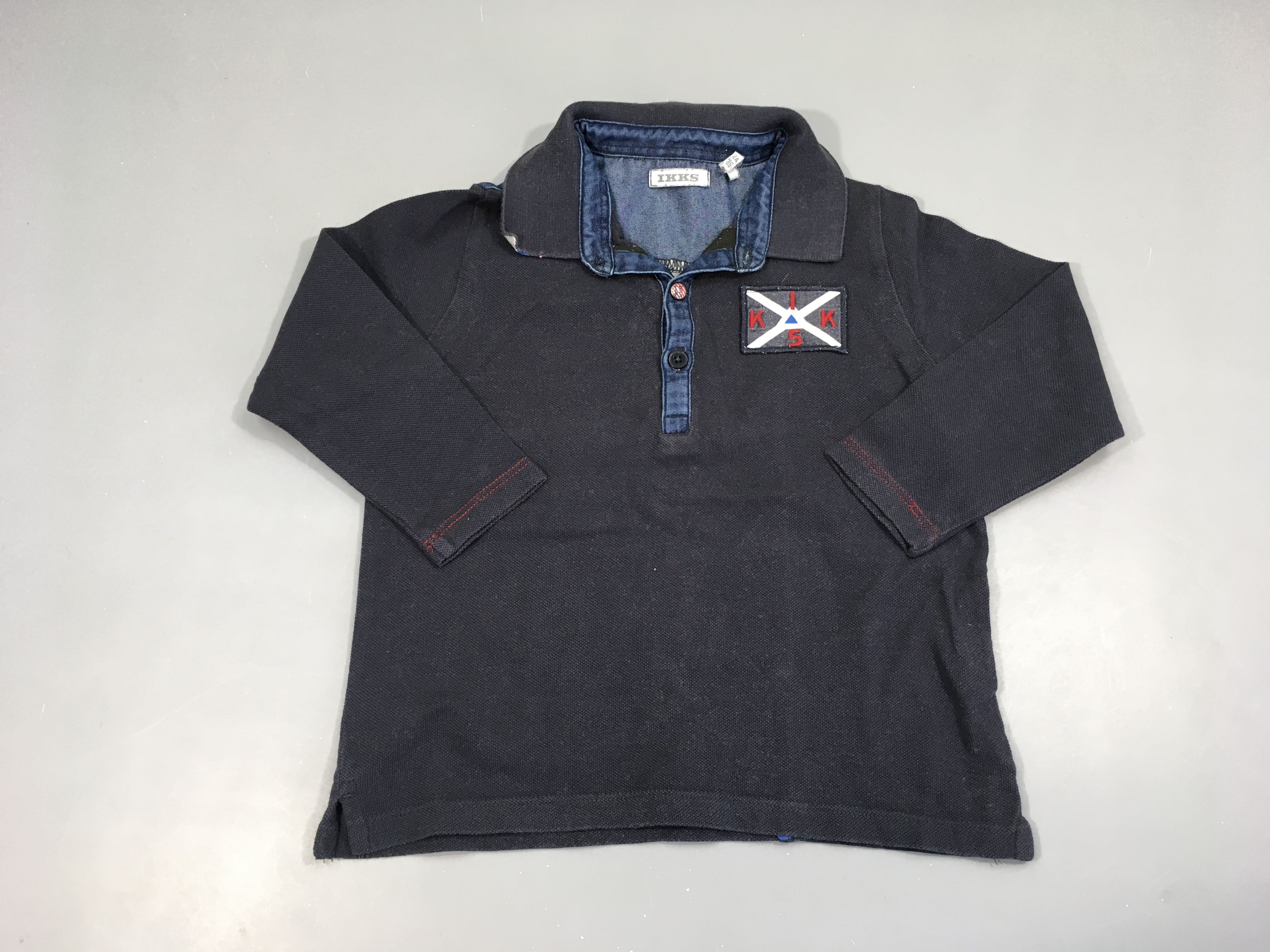 Polo m.l bleu marine drapeau, légèrement bouloché