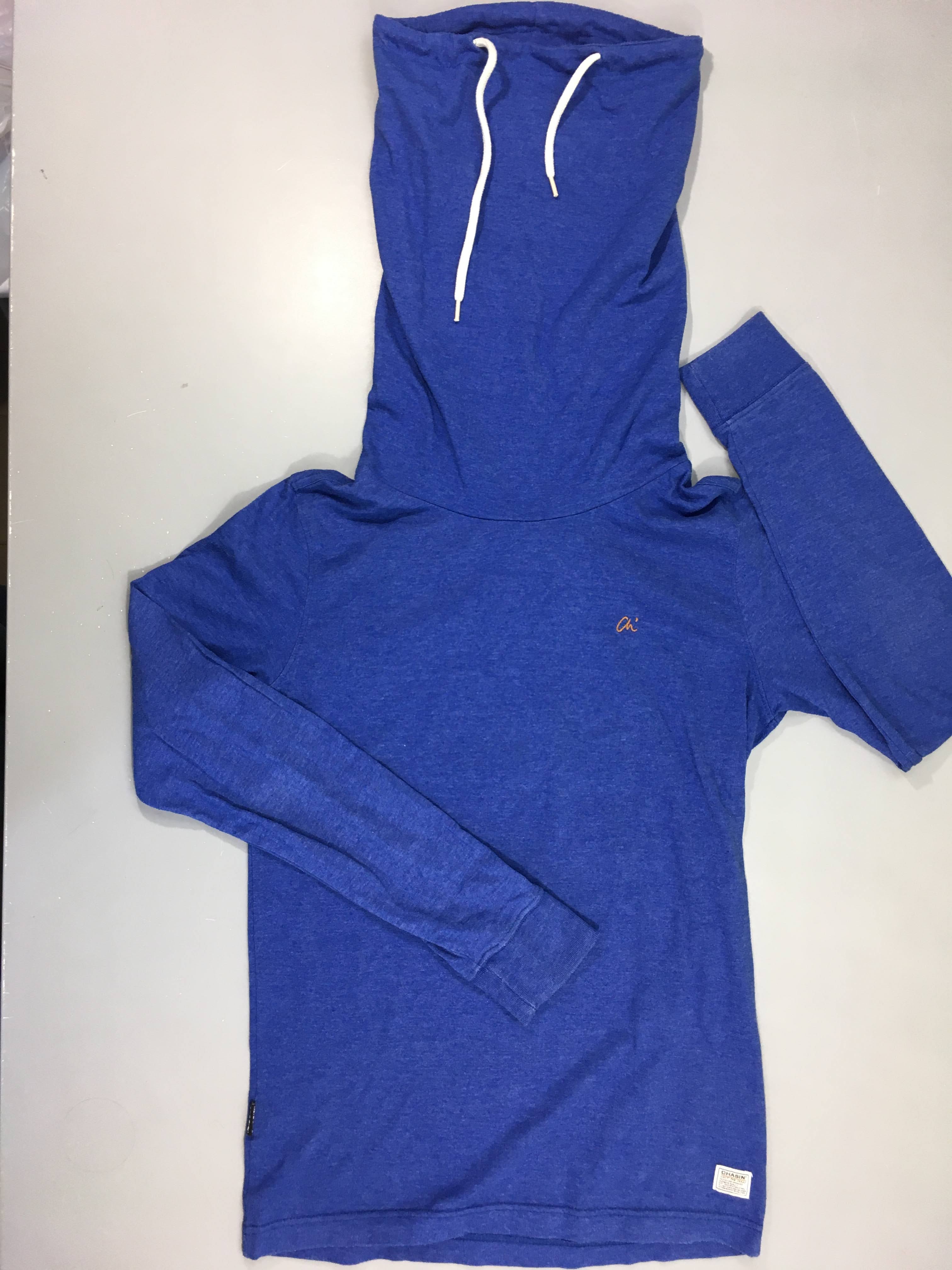 Sweat léger bleu col châle, bouloché