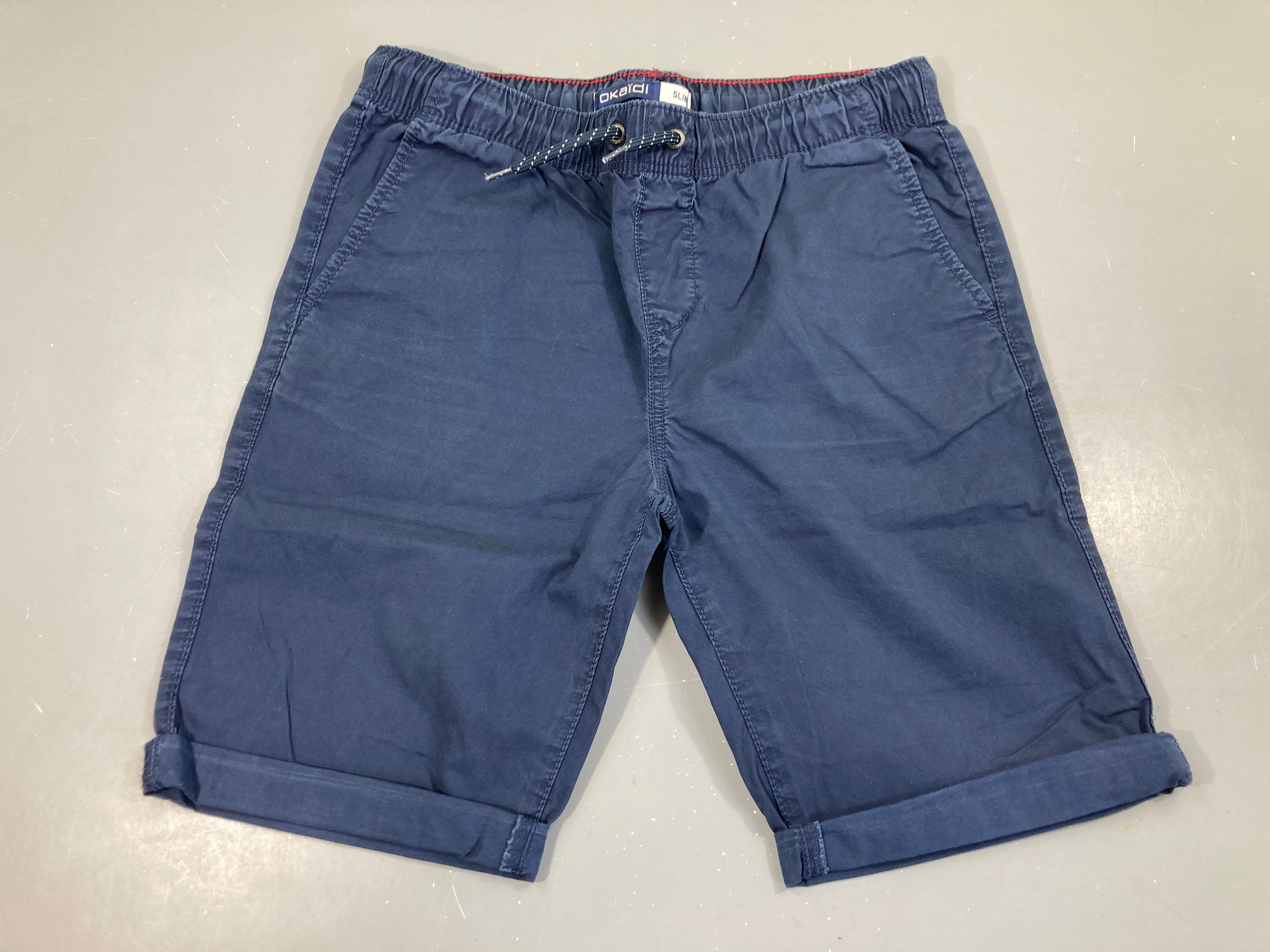 Bermuda slim bleu foncé à revers