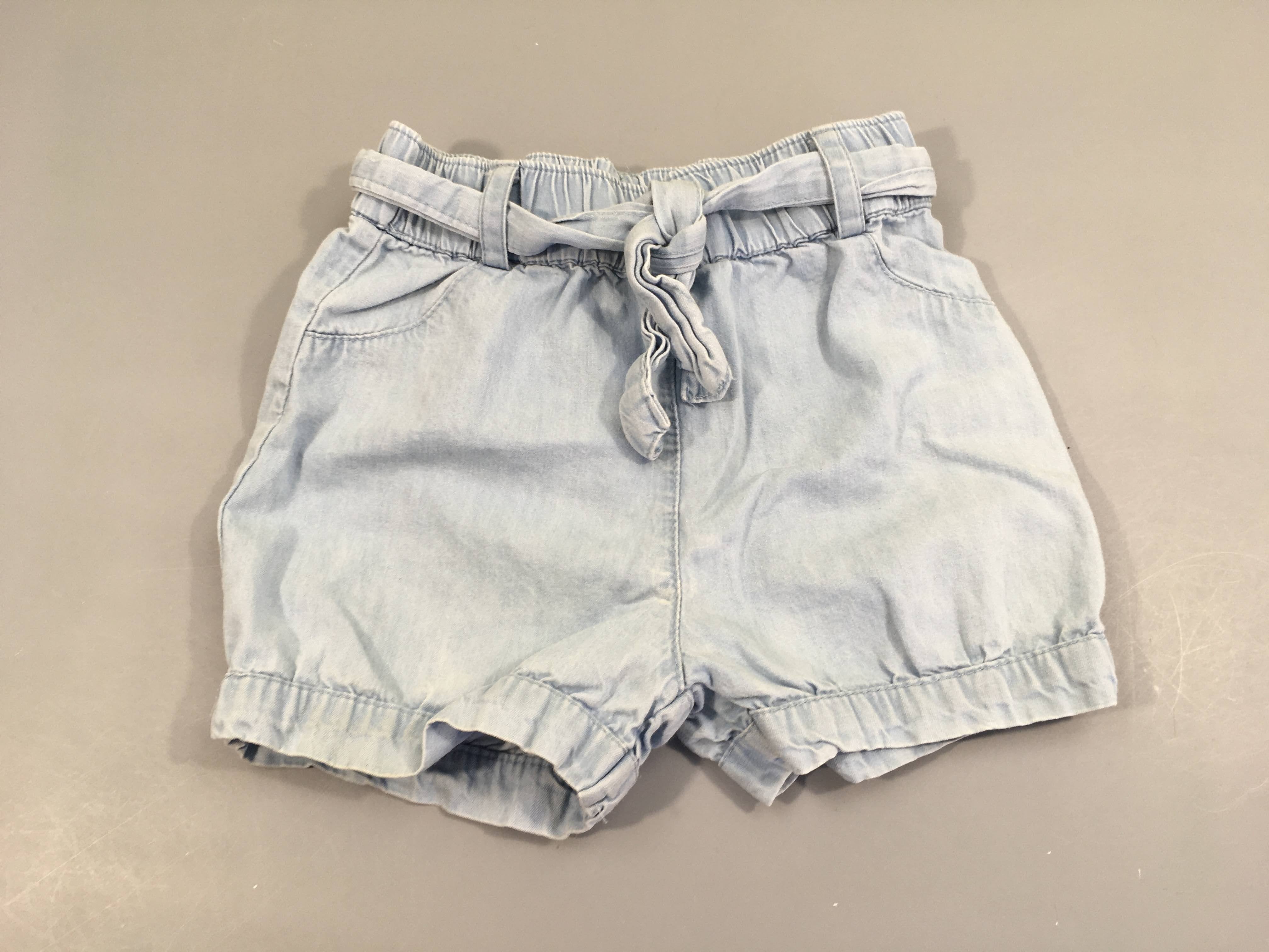 Short denim clair avec ceinture