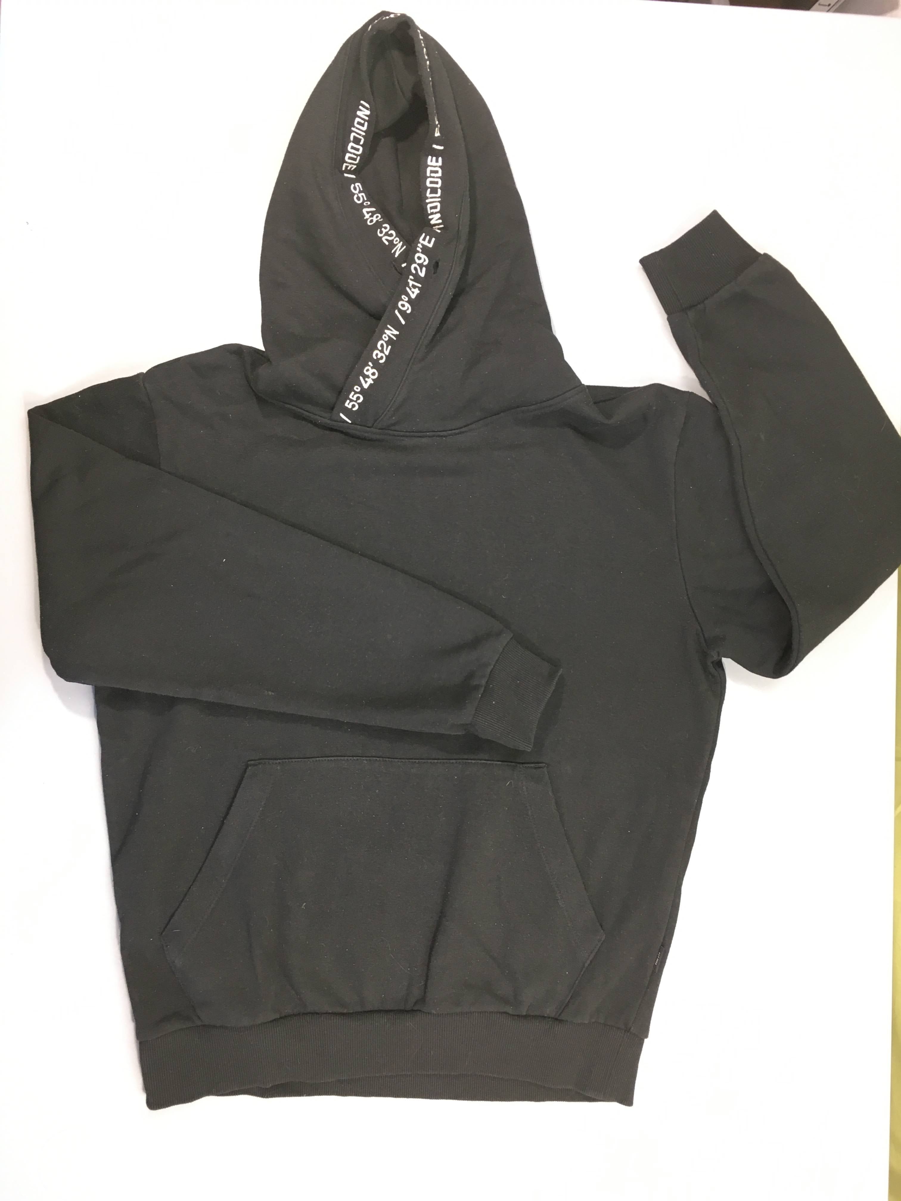 Sweat à capuche noir Indicode-Qques bouloches