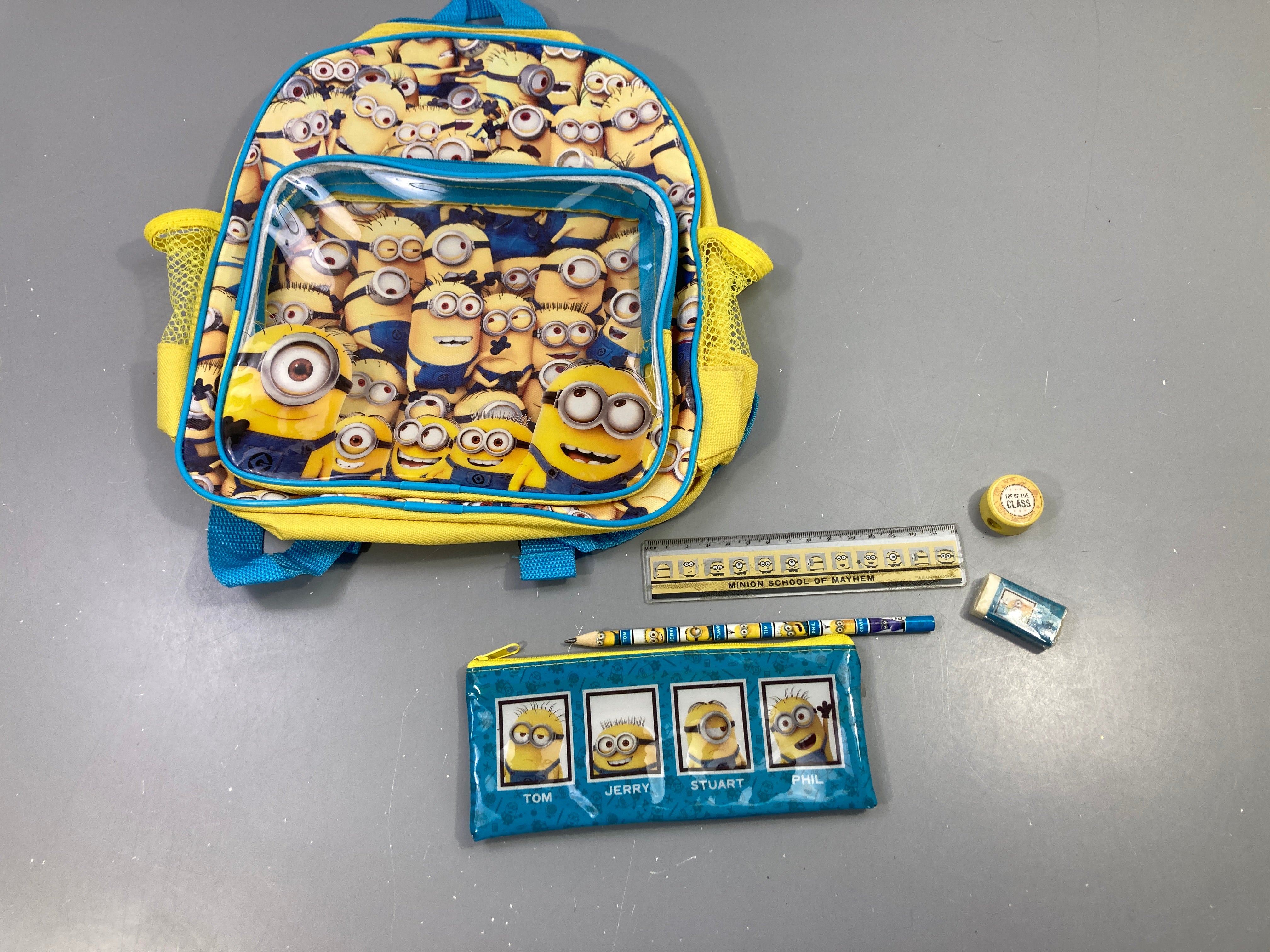 Sac à dos + trousse + fournitures scolaires Minions bleu jaune