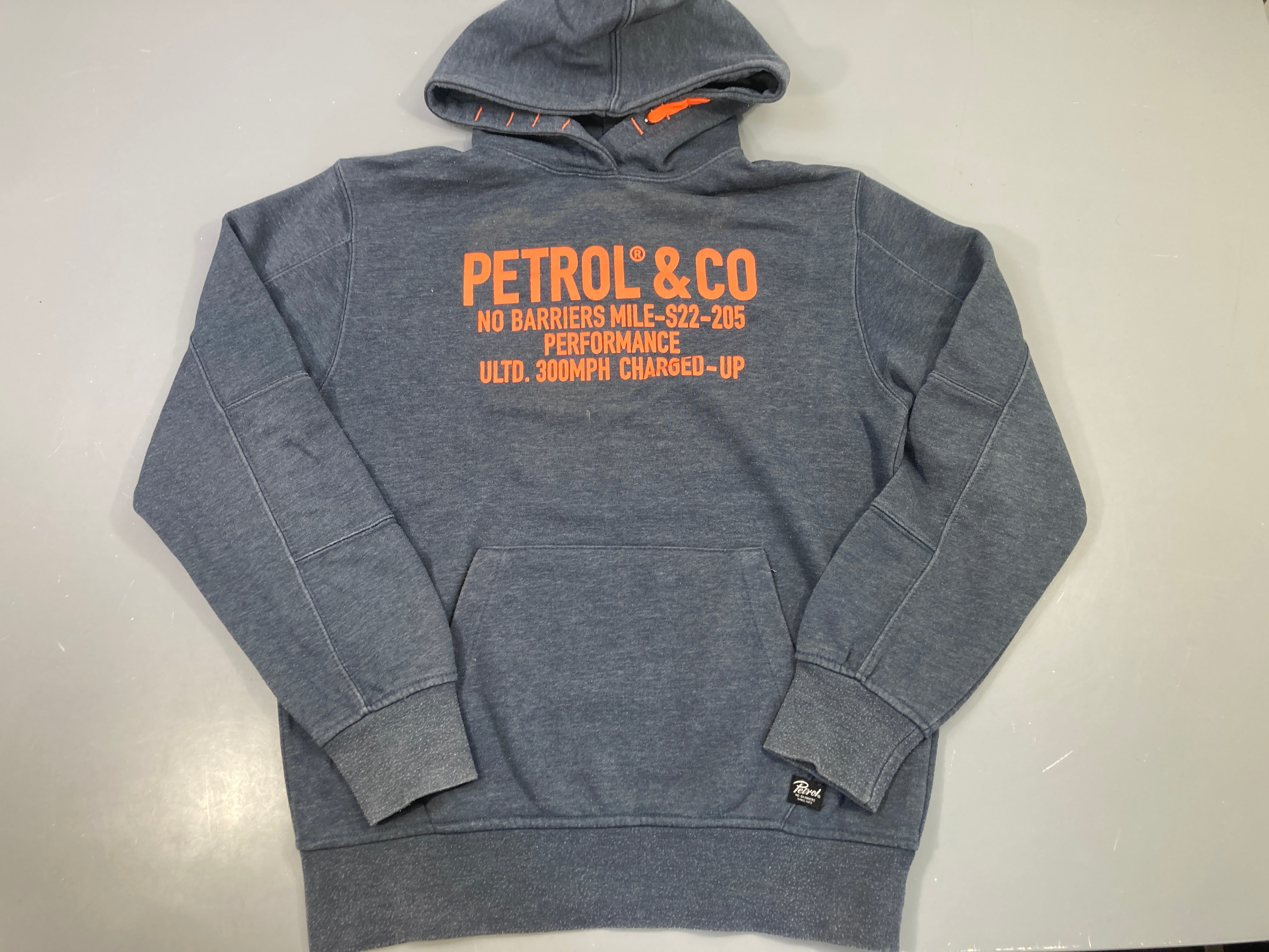 Sweat capuche gris chiné Petrol & Co orange, bouloché