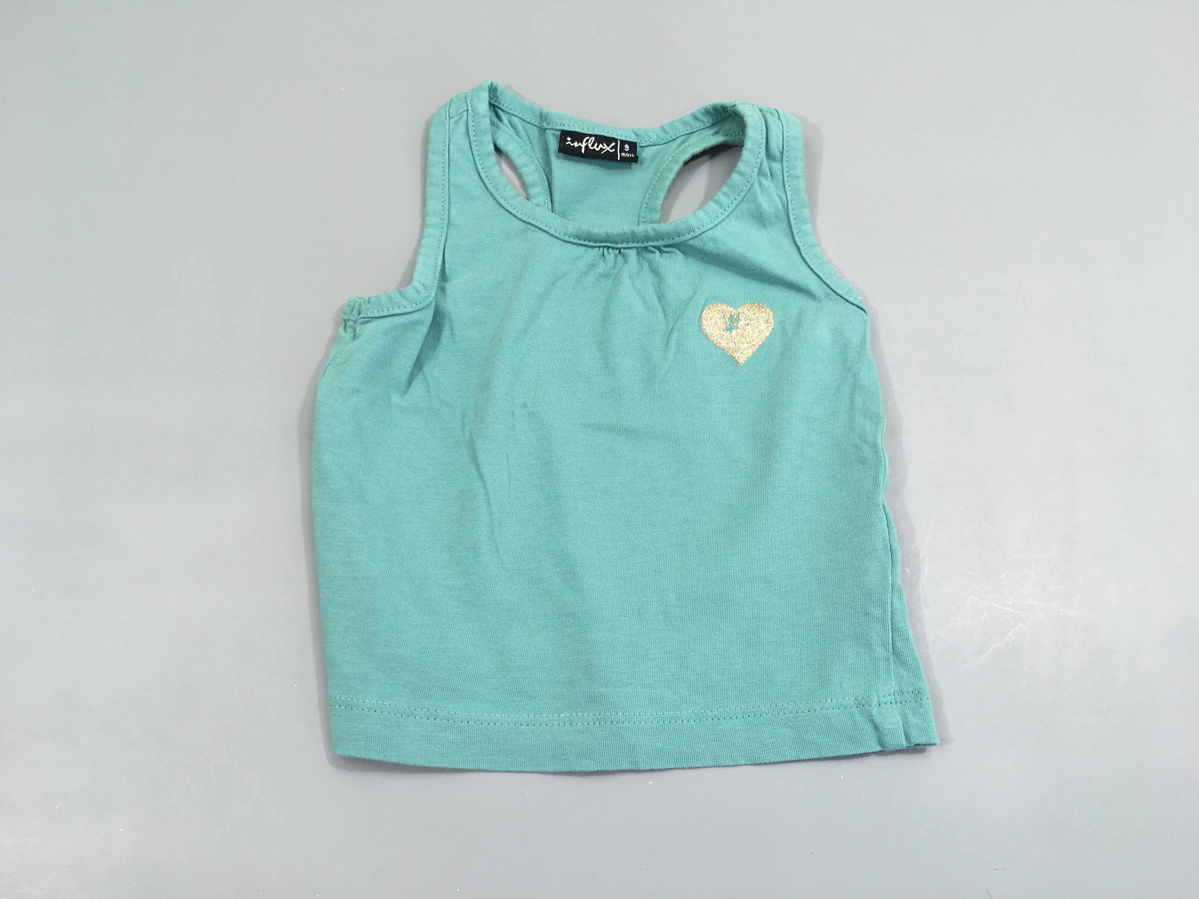 Débardeur  bleu coeur argenté pailleté ( manque quelques pailletés)