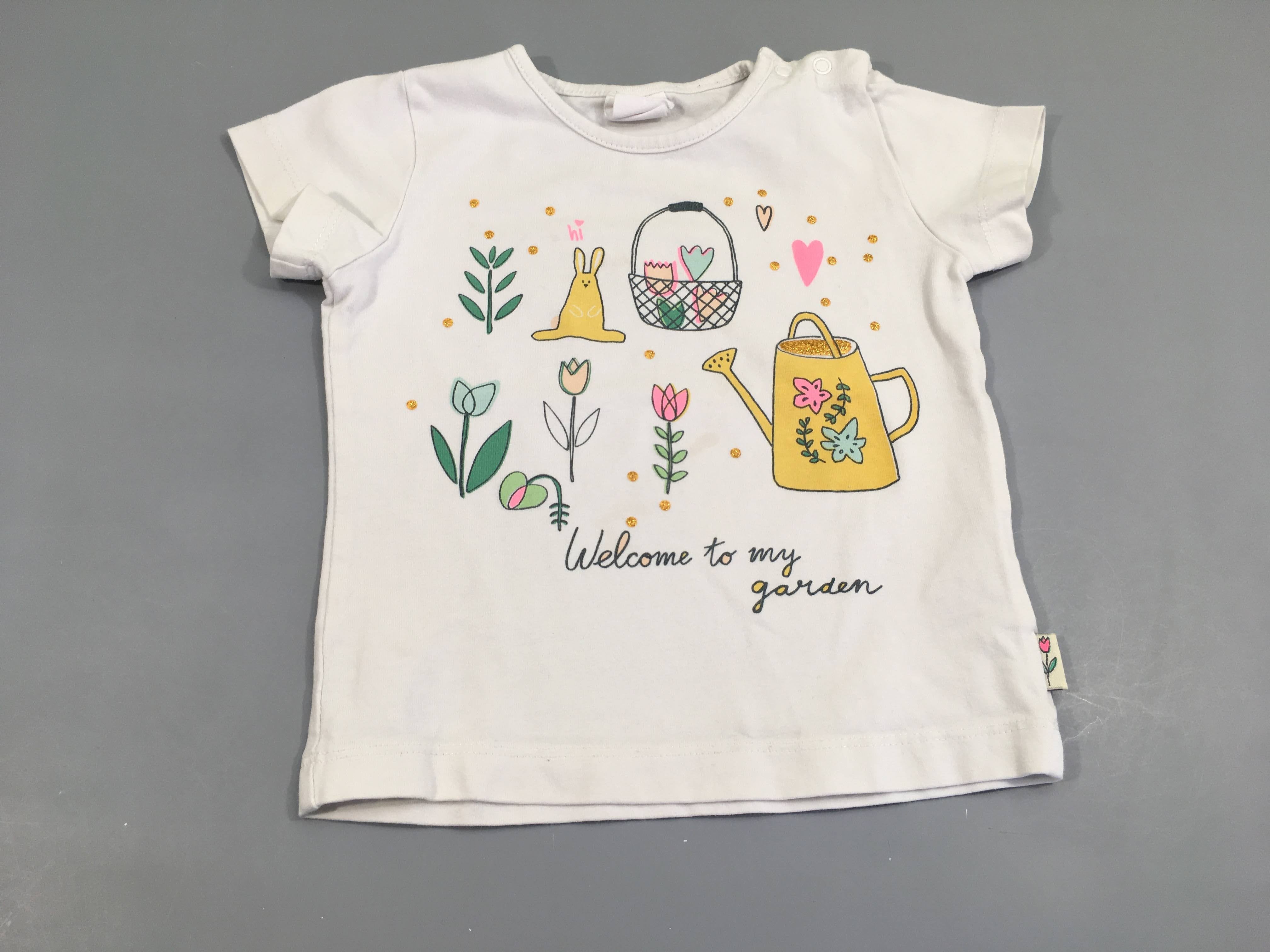 T-shirt m.c blanc , panier lapin, fleurs,... 