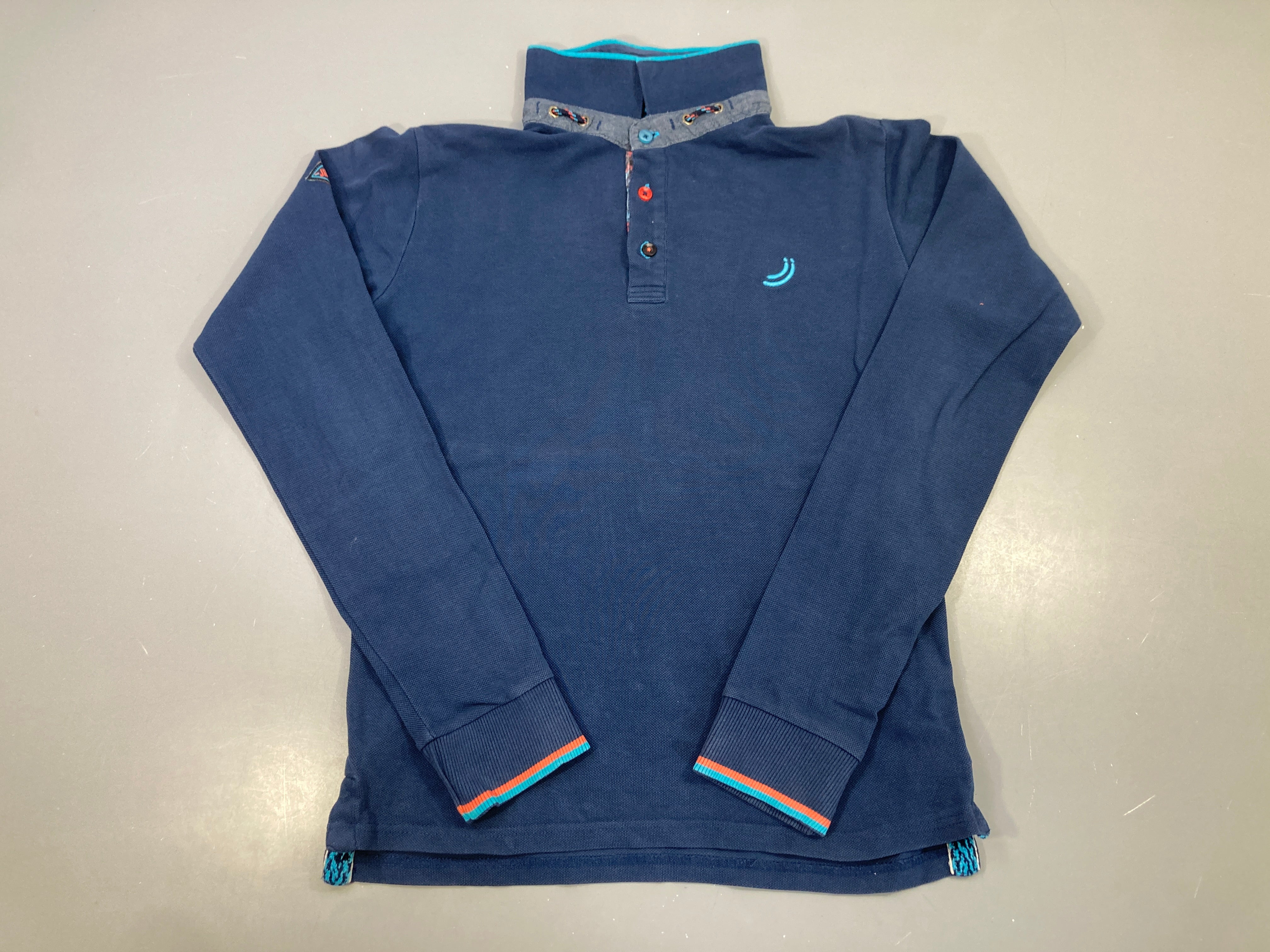 Polo m.l bleu marine col montant détails orange turquoise