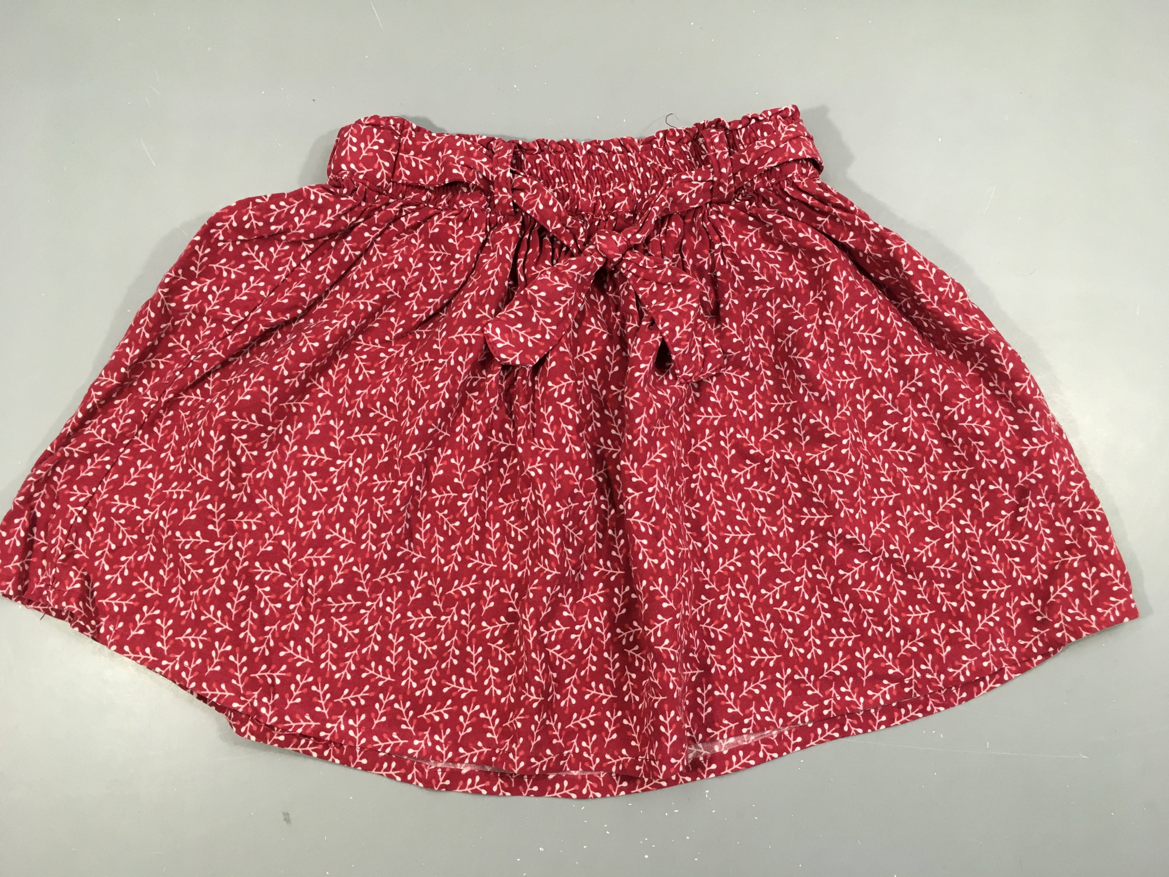 Jupe rouge motifs rose pâle taille élastique