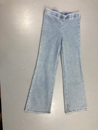 Pantalon denim légèrement flare, moins cher chez Petit Kiwi