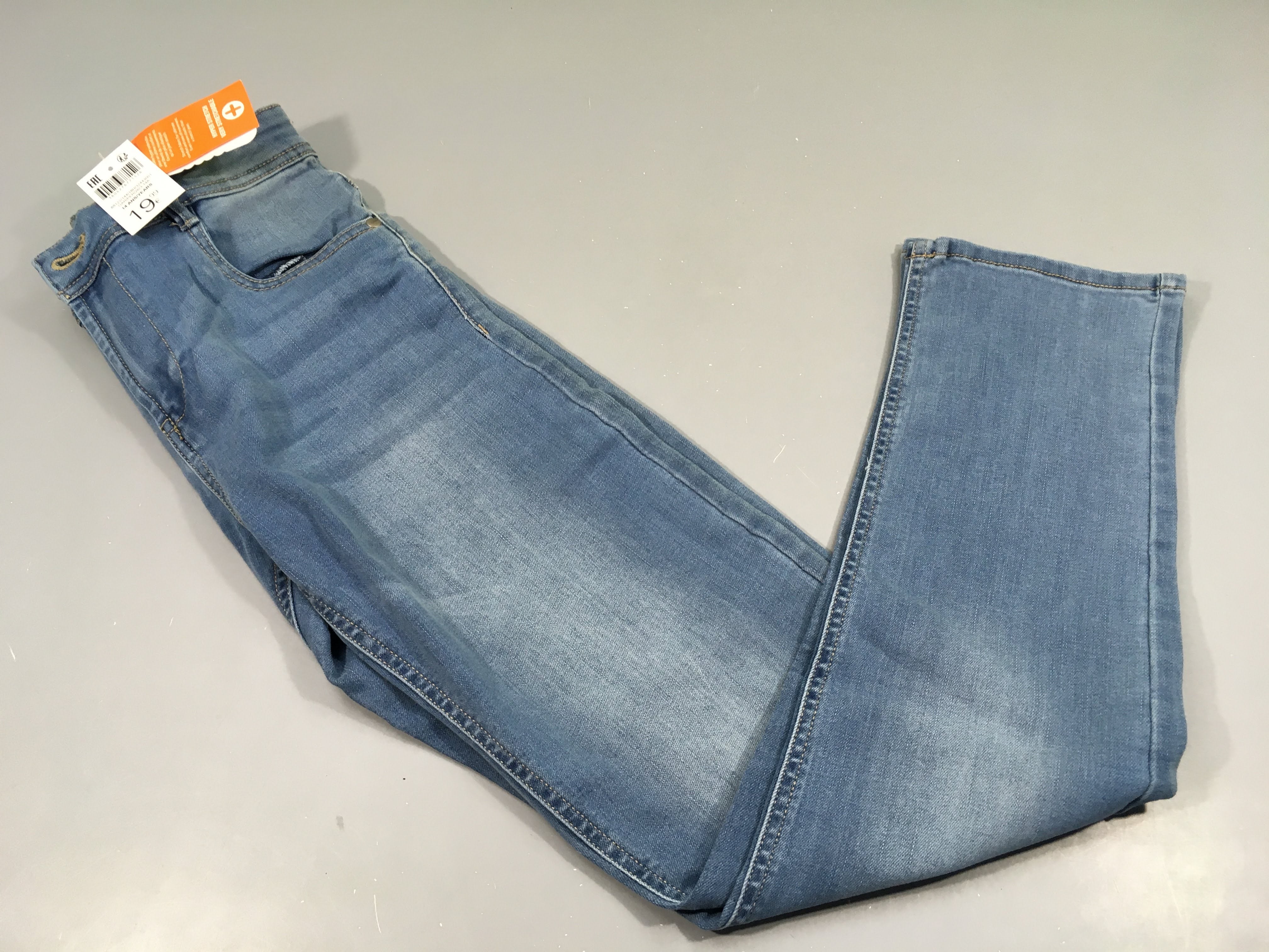 NEUF Jeans clair Slim  (matière extensible)