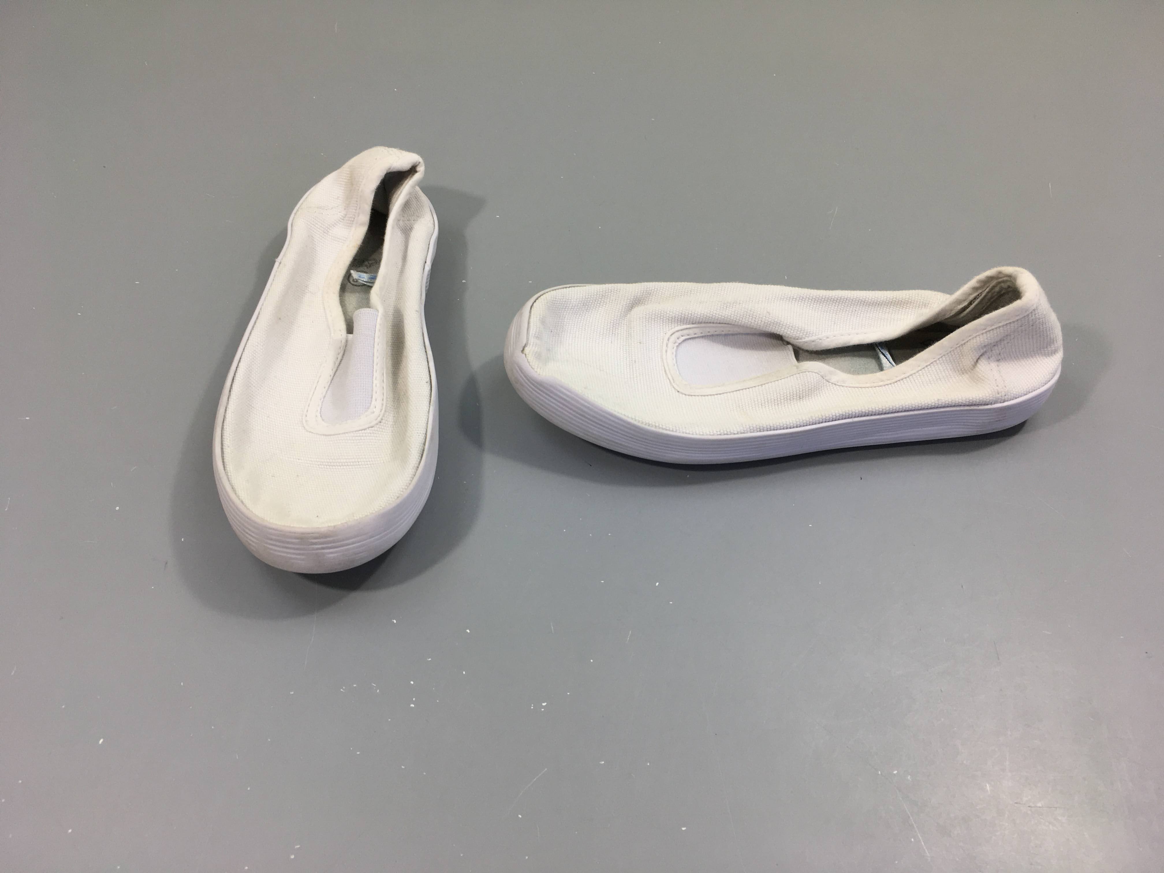 Sandales de gym blanches-caoutchouc 1 peu abimé haut G