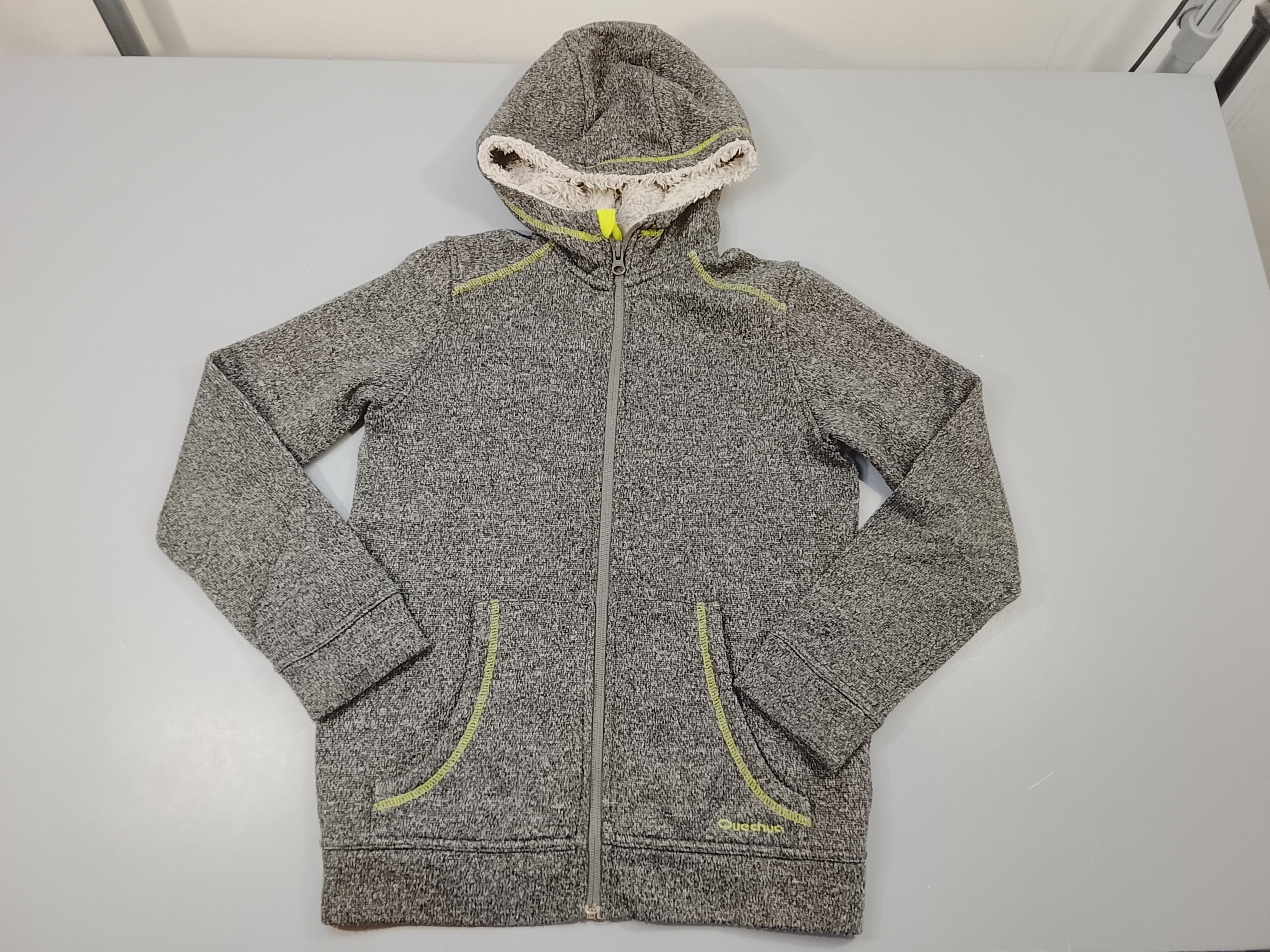 Gilet zippé à capuche gris chiné, vert
