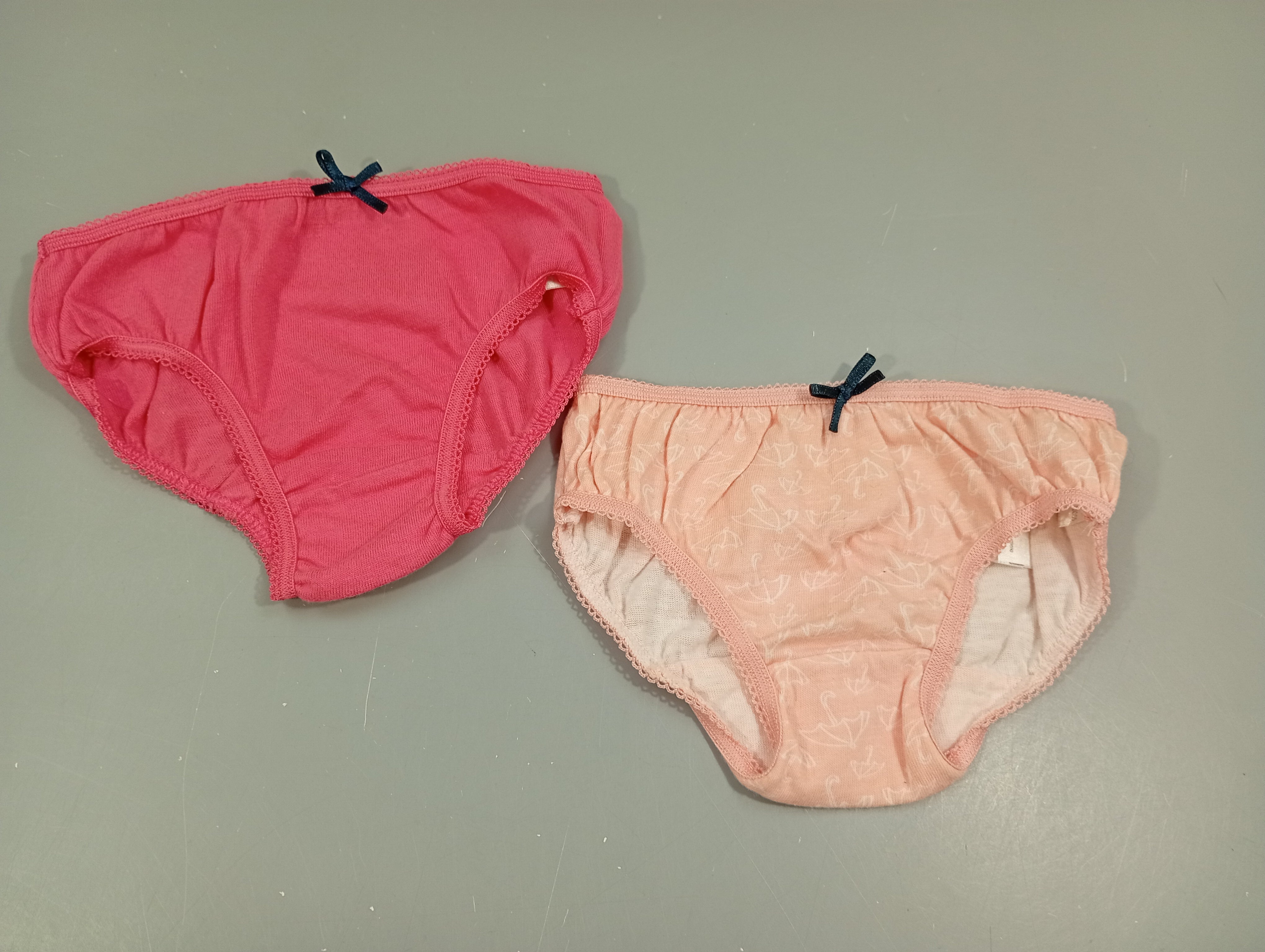 Lot de 2 culottes 1 rose noeud bleu marine/ 1 rose clair parapluies blancs  noeud bleu marine