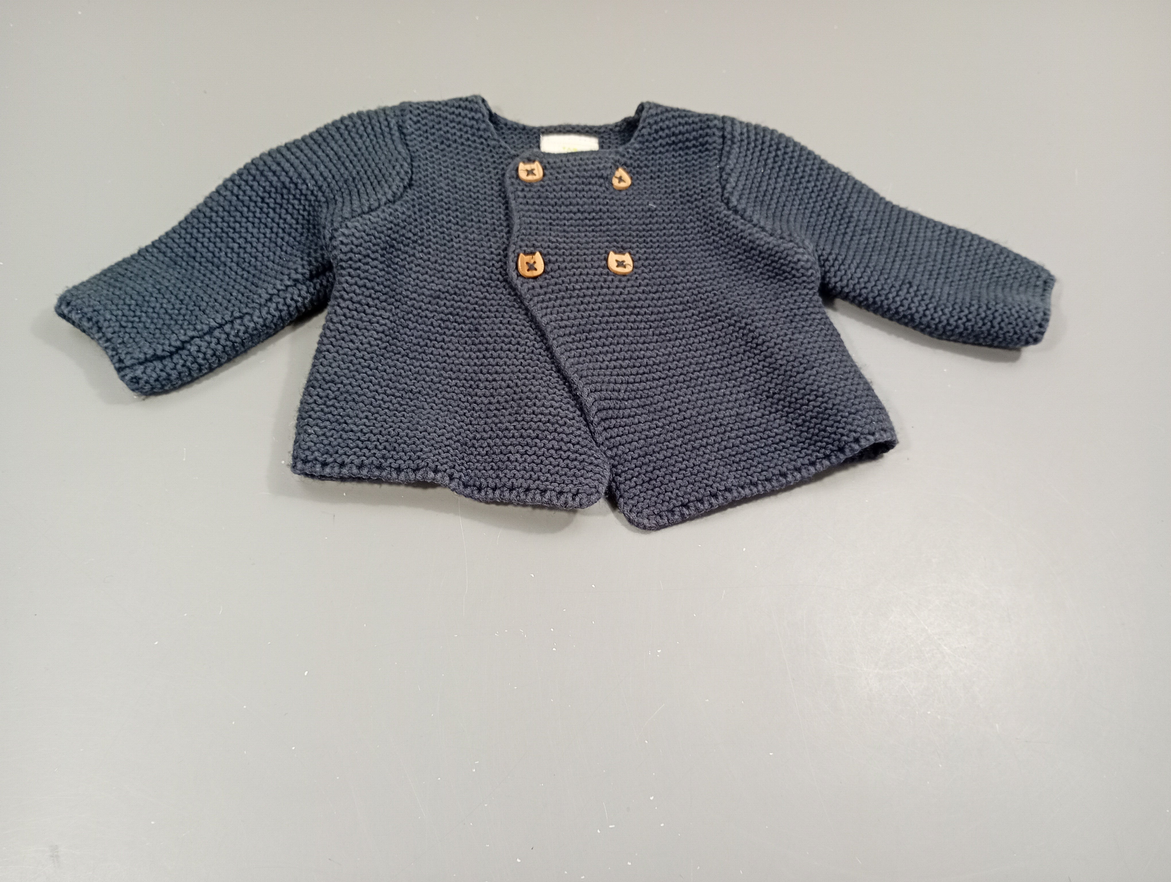 Gilet en mailles bleu marine , boutons chats