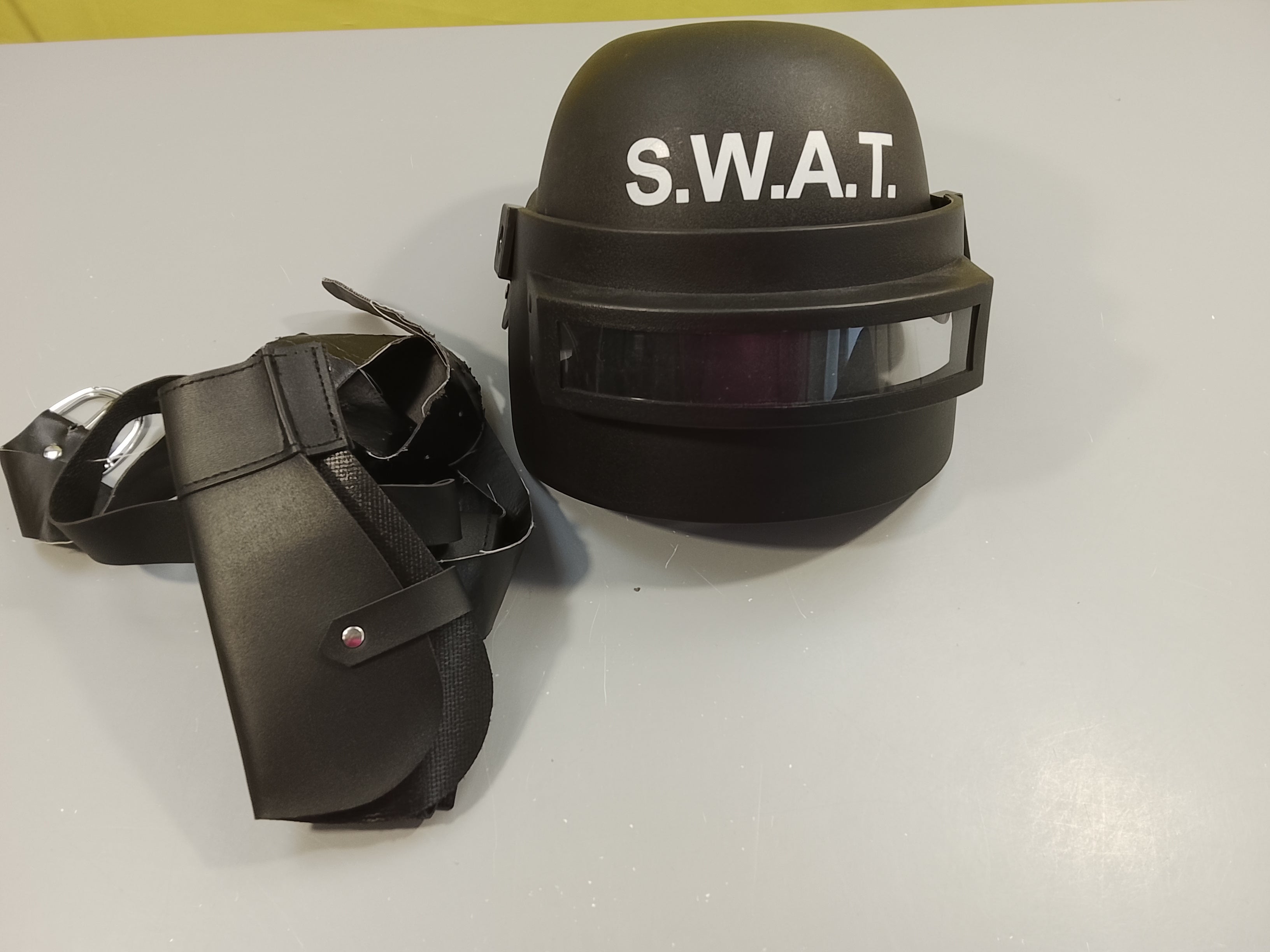 Déguisement  casque et étui noir S.W.A.T