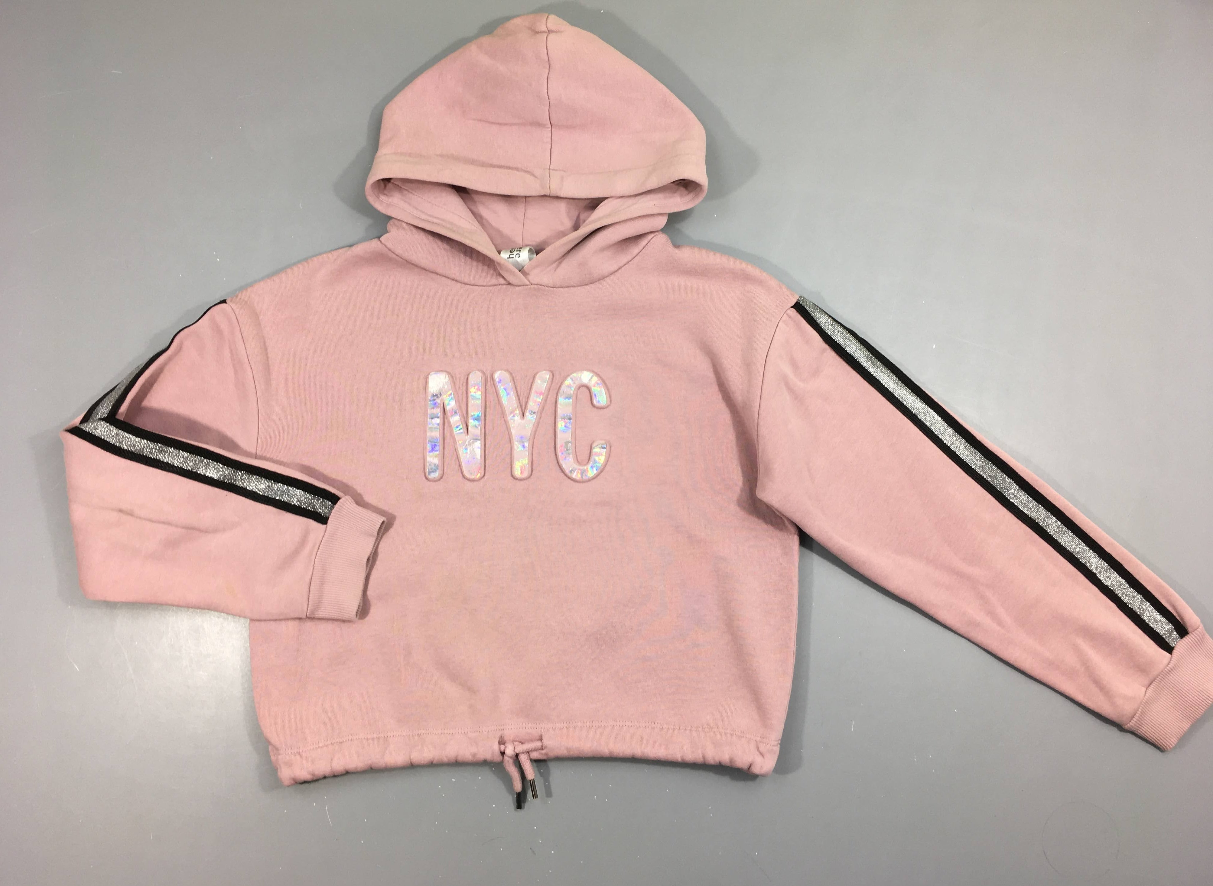 Sweat à capuche rose NYC  liseret argenté, arrière de la manche taché