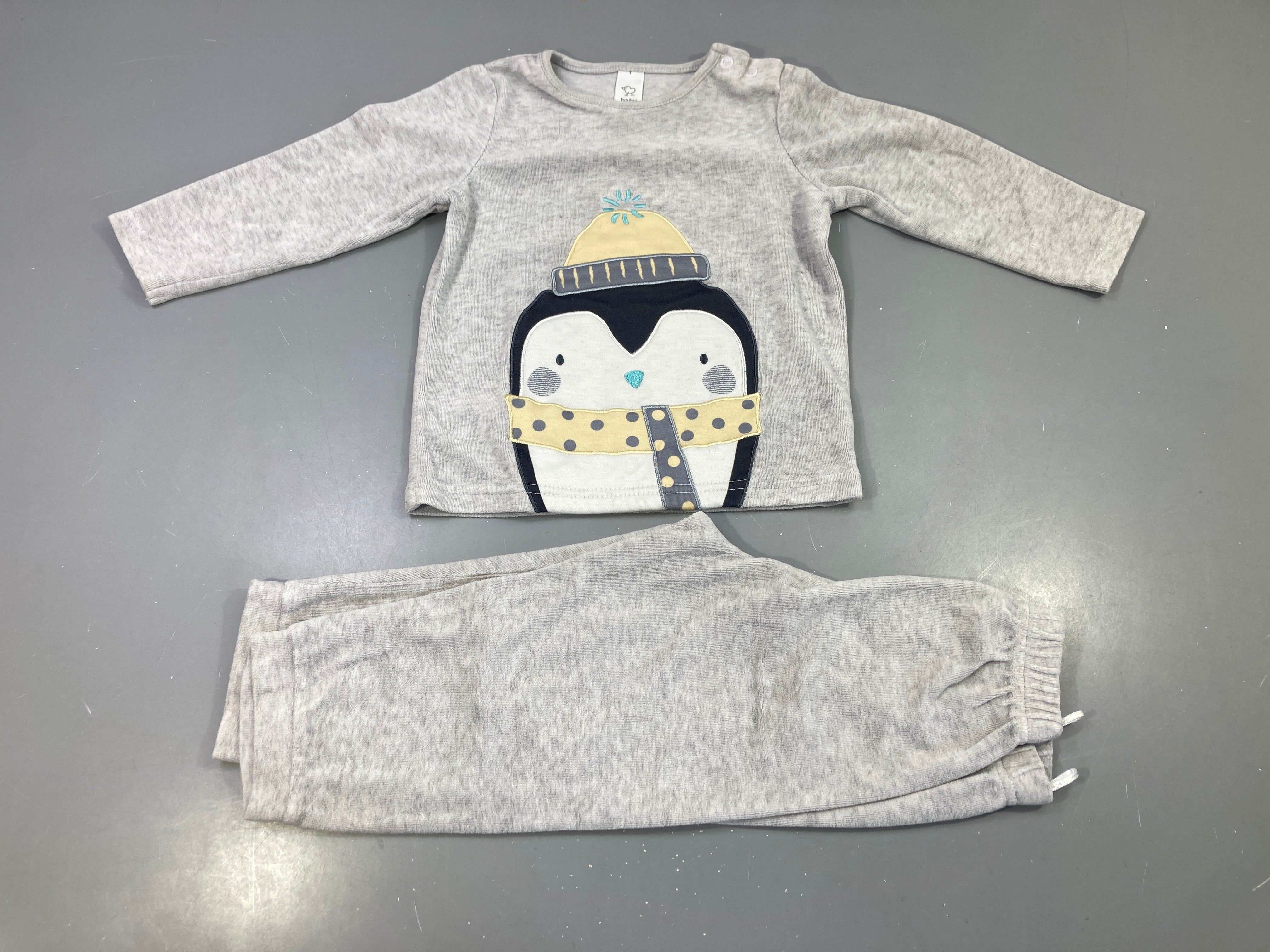 Pyjama 2pcs polaire gris chiné, imprimé pingouin bonnet écharpe pois