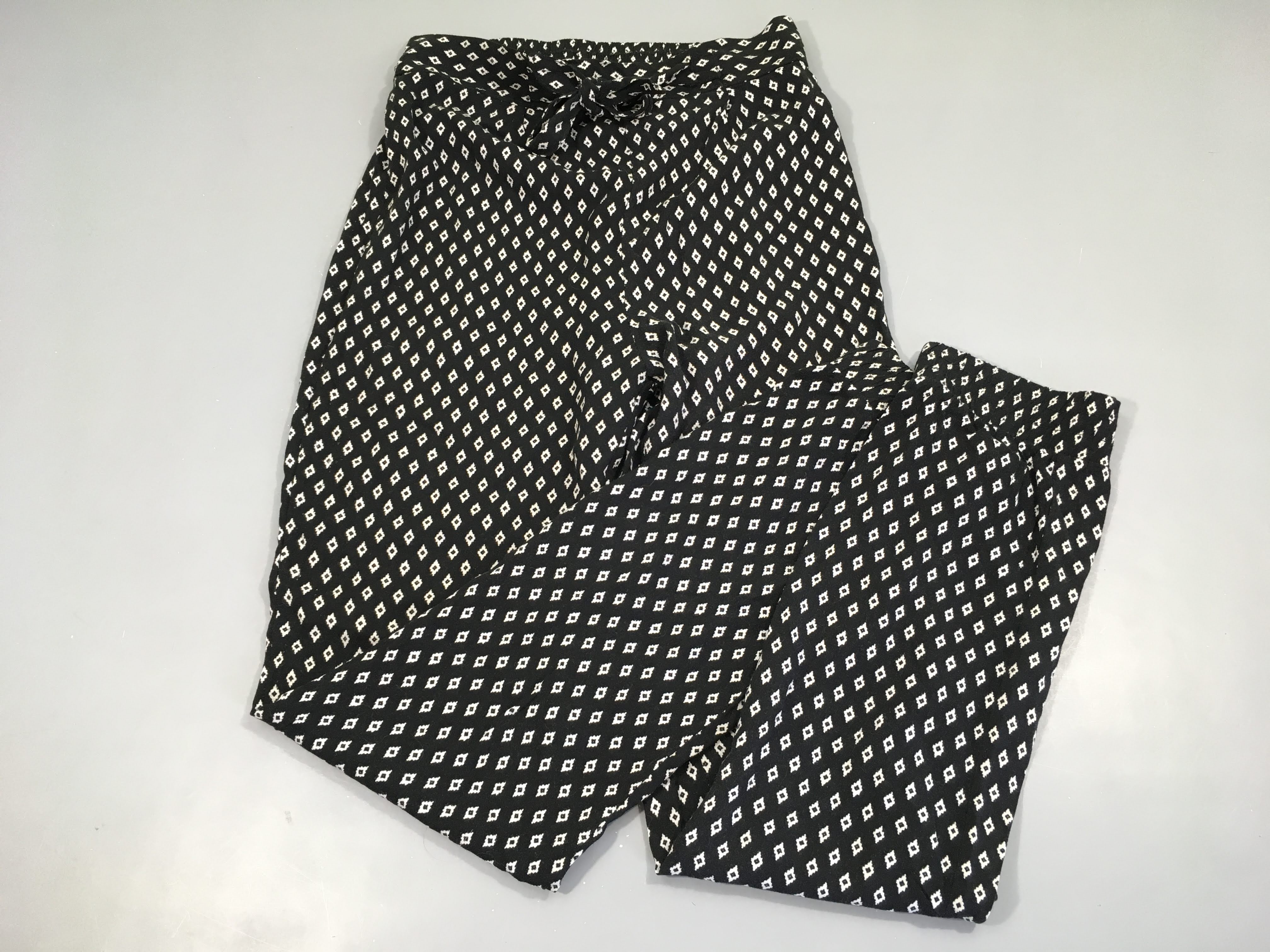 Pantalon droit fluide noir motifs blancs viscose