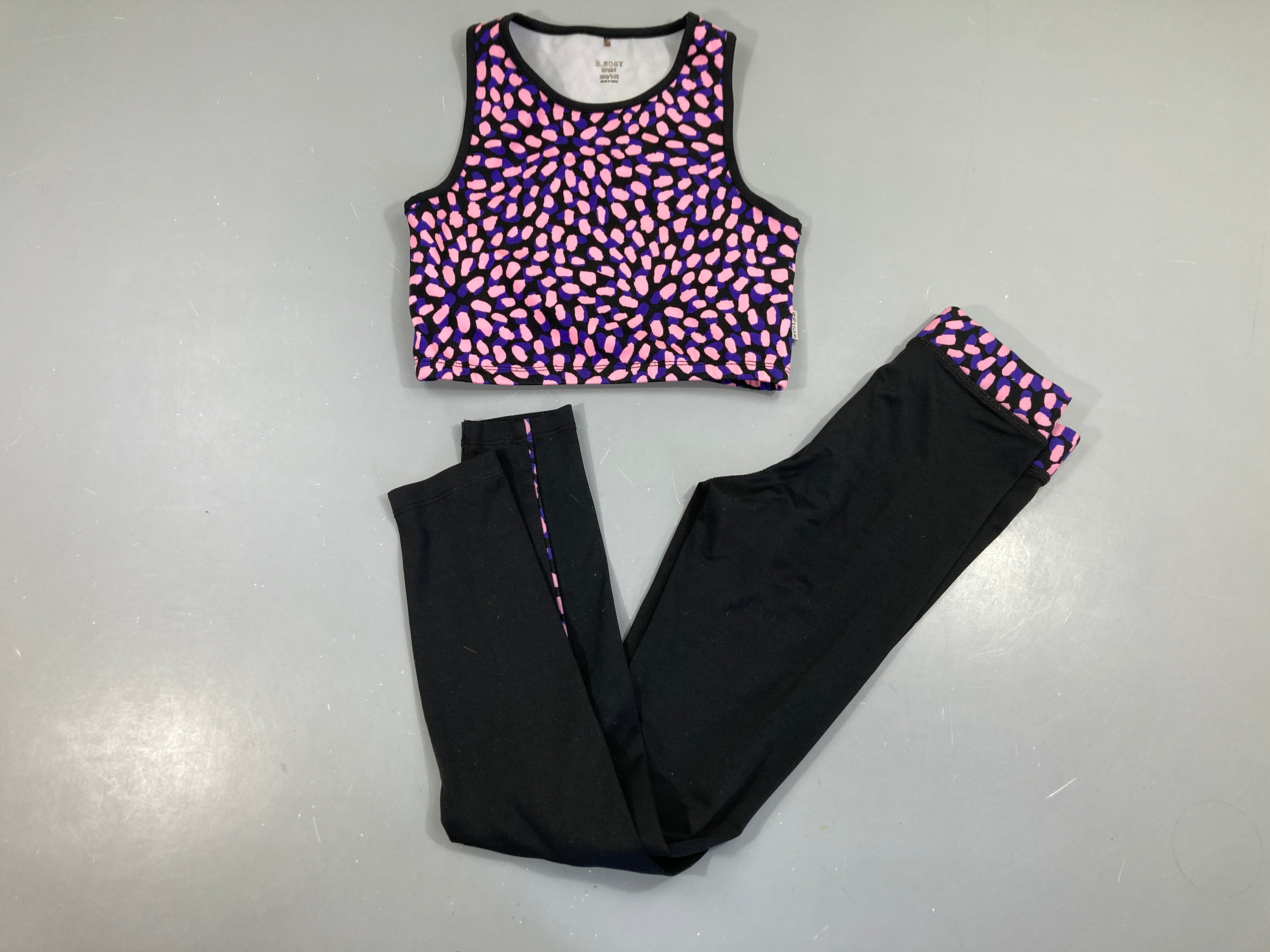 Débardeur de sport noir traits roses + Legging noir B.Nosy