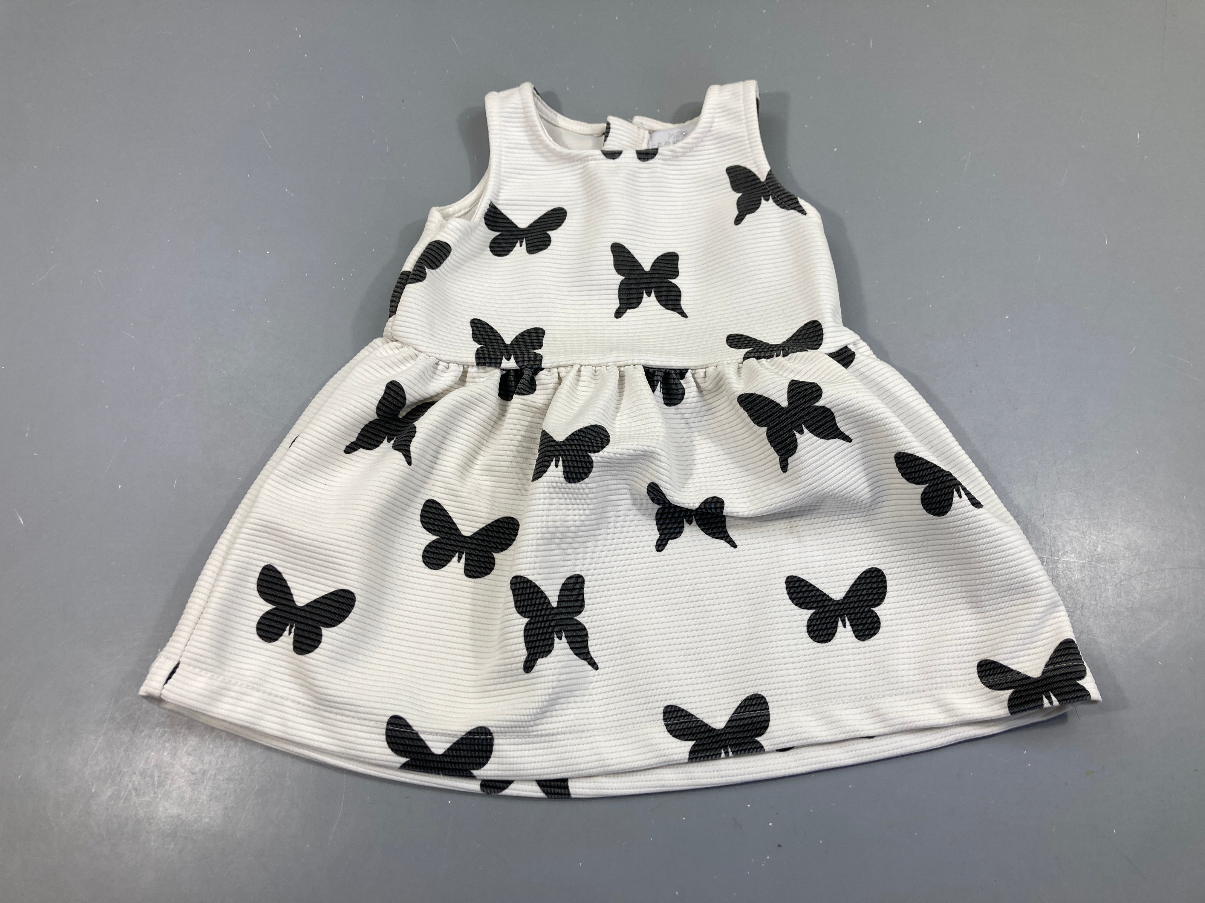 Robe s.m texturée blanc cassé papillons noirs Taille comme un 2a