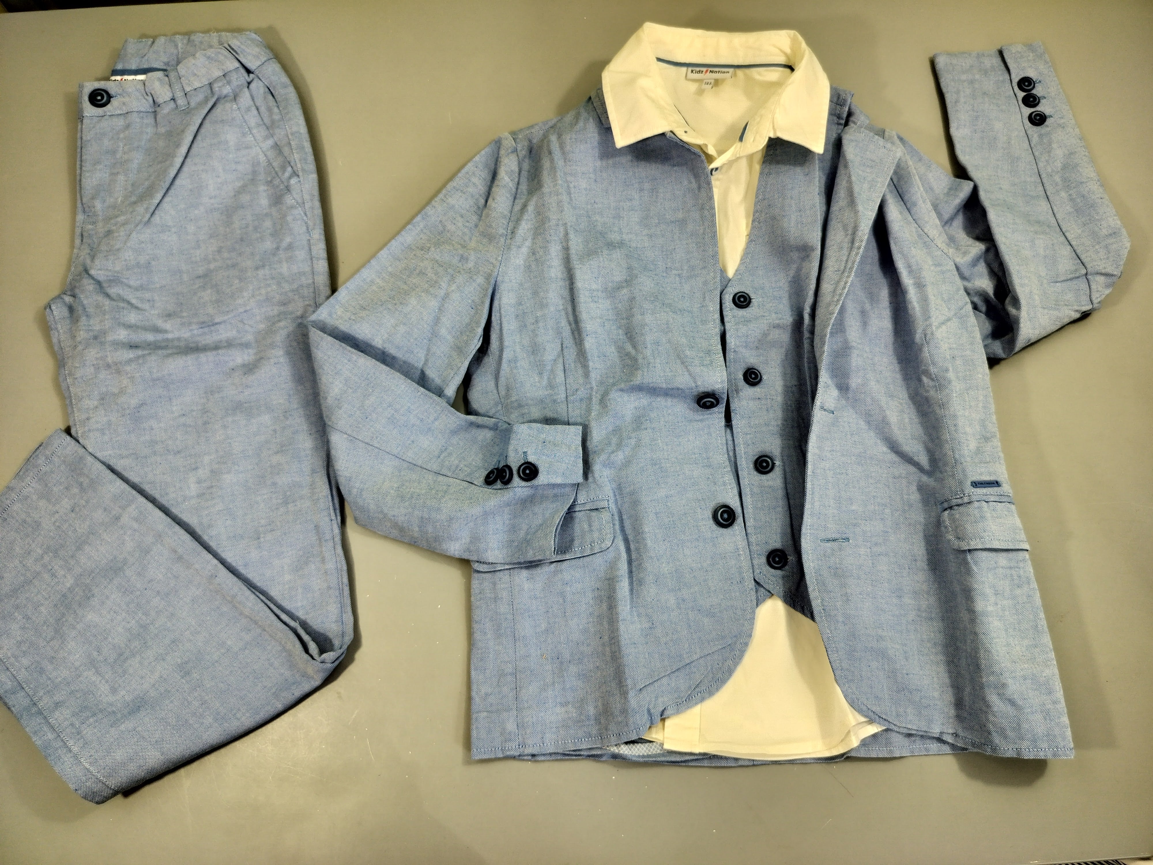 Ensemble 4pcs Pantalon+gilet+veste de costume bleu clair chiné + chemise blanche assortie offerte car tachée