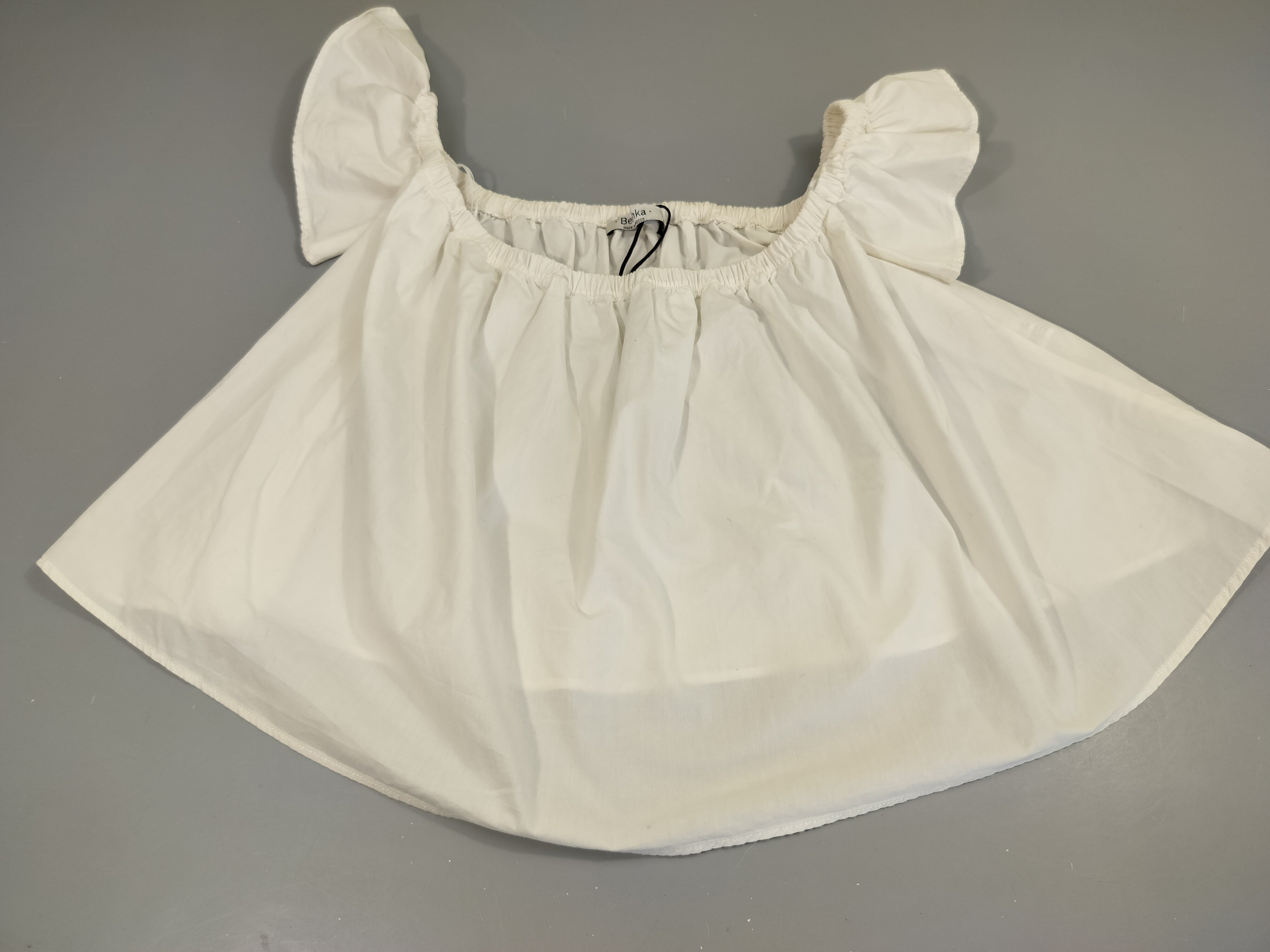 Blouse m.c blanche . manches volants