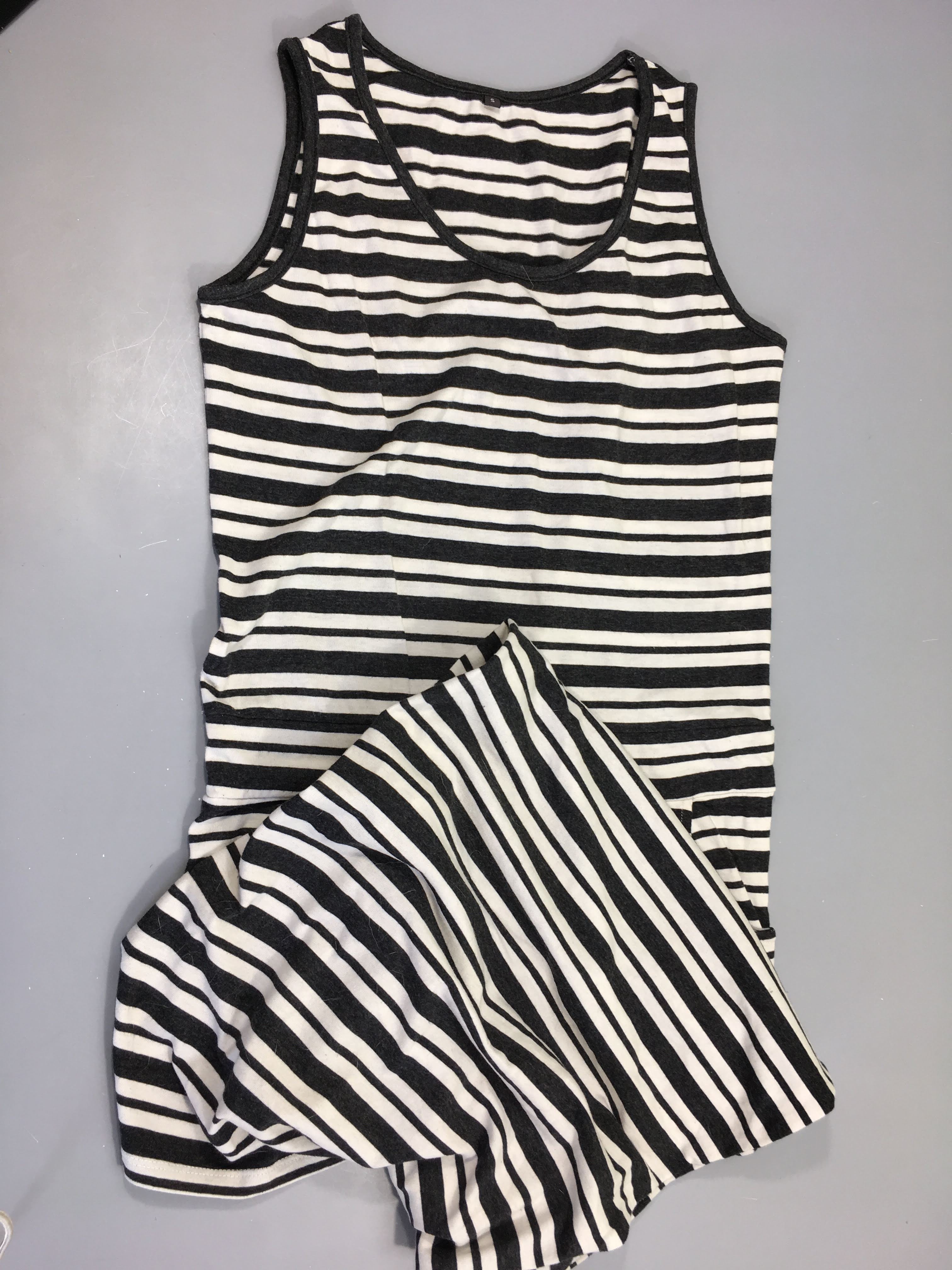 Robe s.m longue jersey blanc ligné gris foncé coton/polyester poche et cordon à la taille