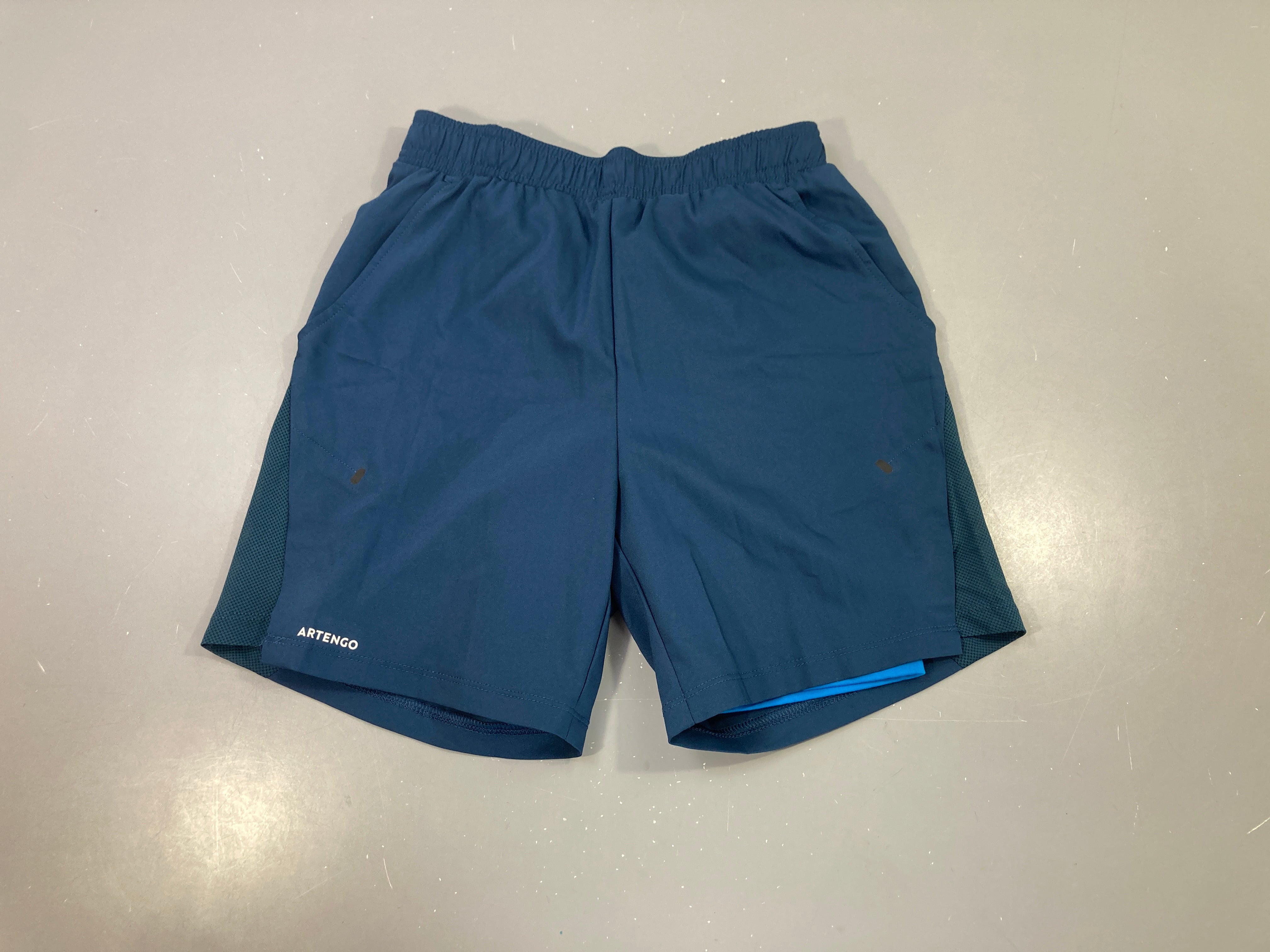 Short bleu marine, empiècements filet côtés, Artengo