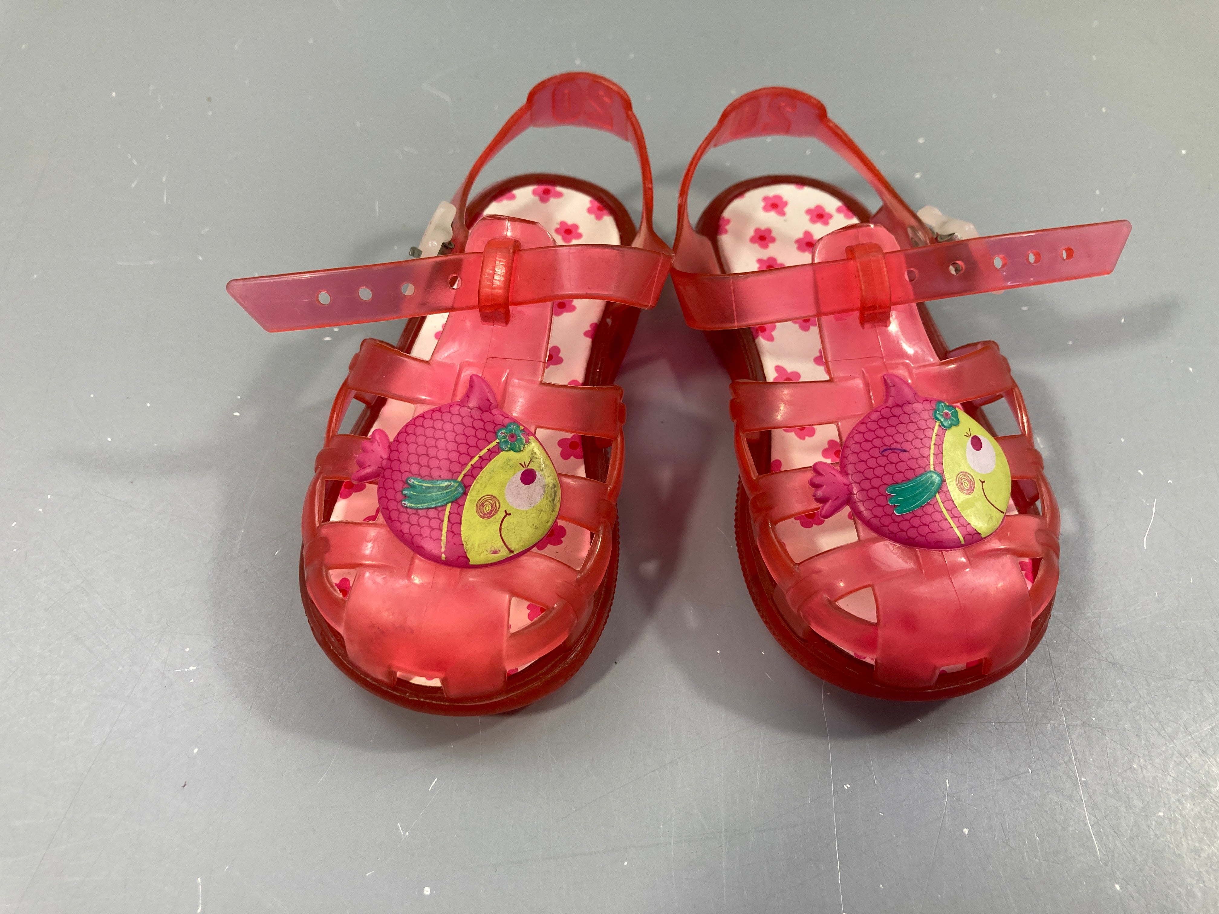 Sandales rose poissons Taille estimée 19-20