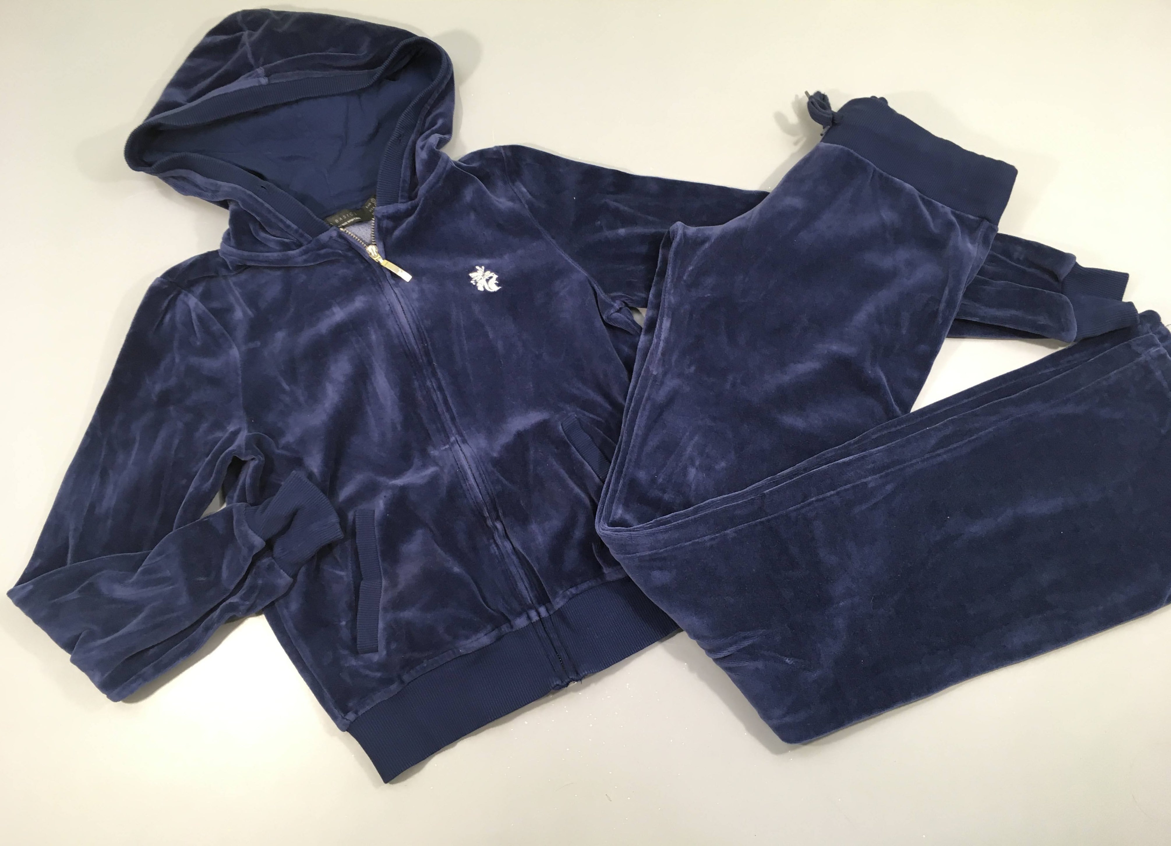 Ensemble velours bleu foncé, sweat et pantalon