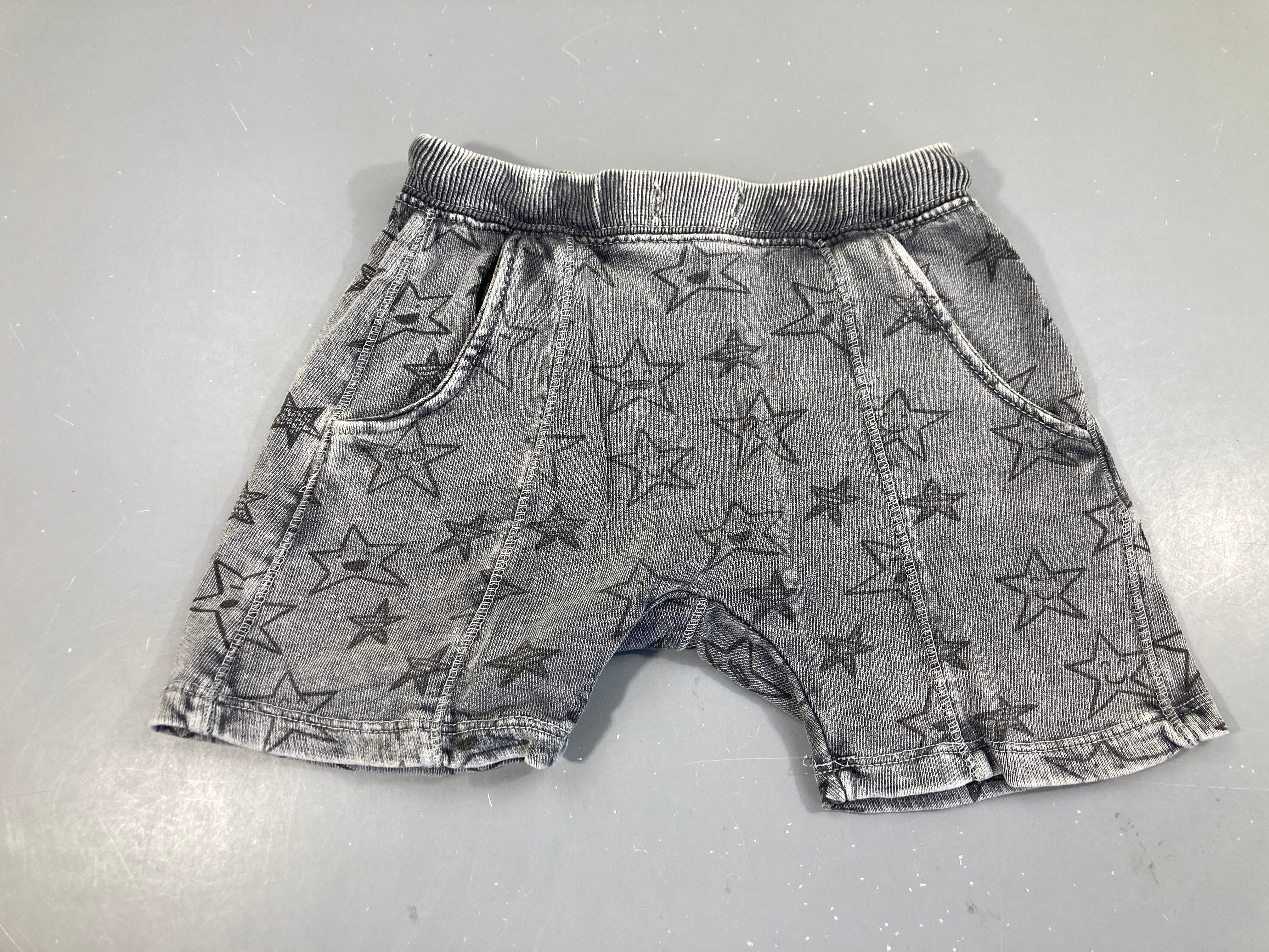 Bermuda molleton gris étoiles