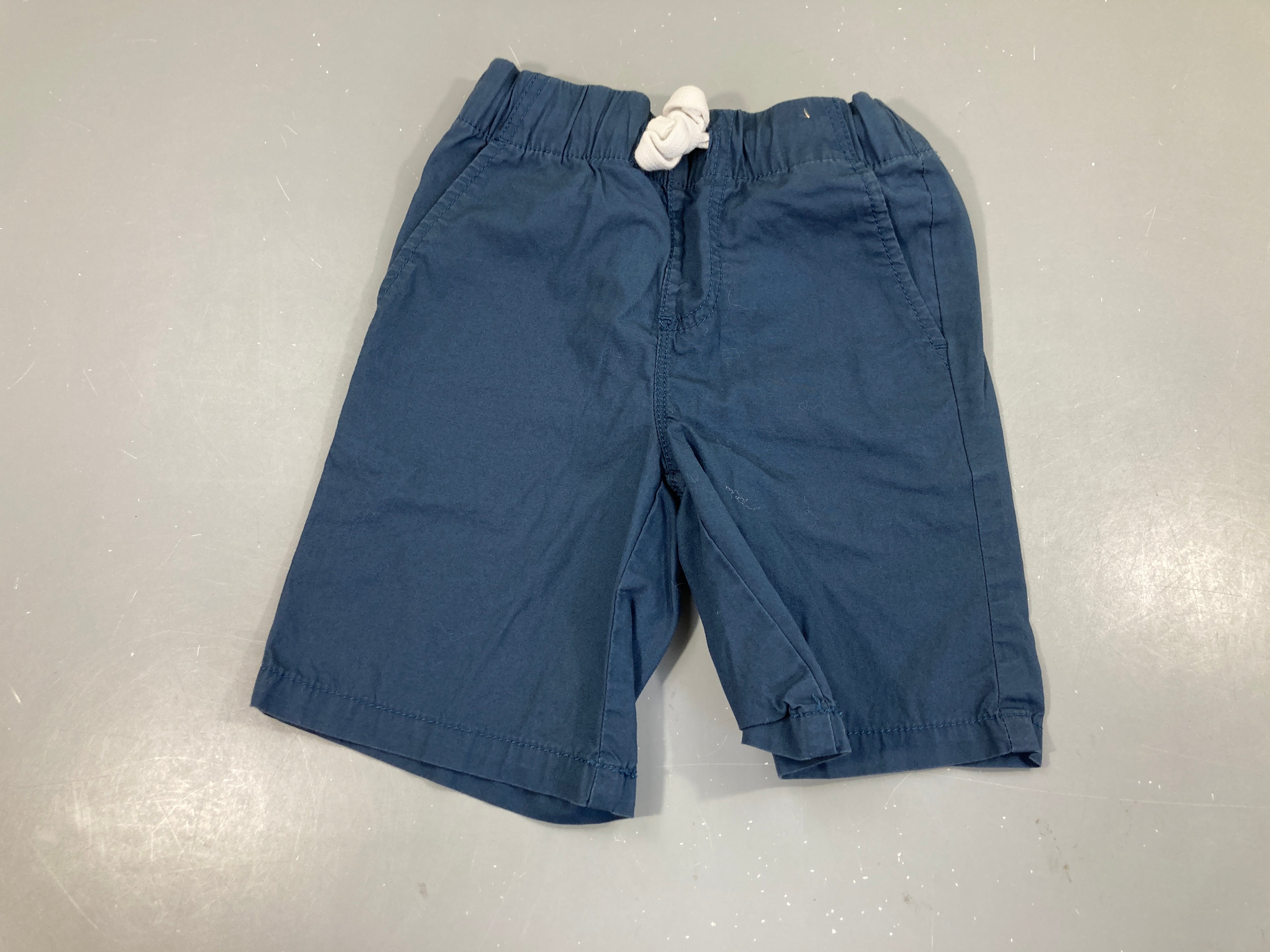 Bermuda léger bleu foncé