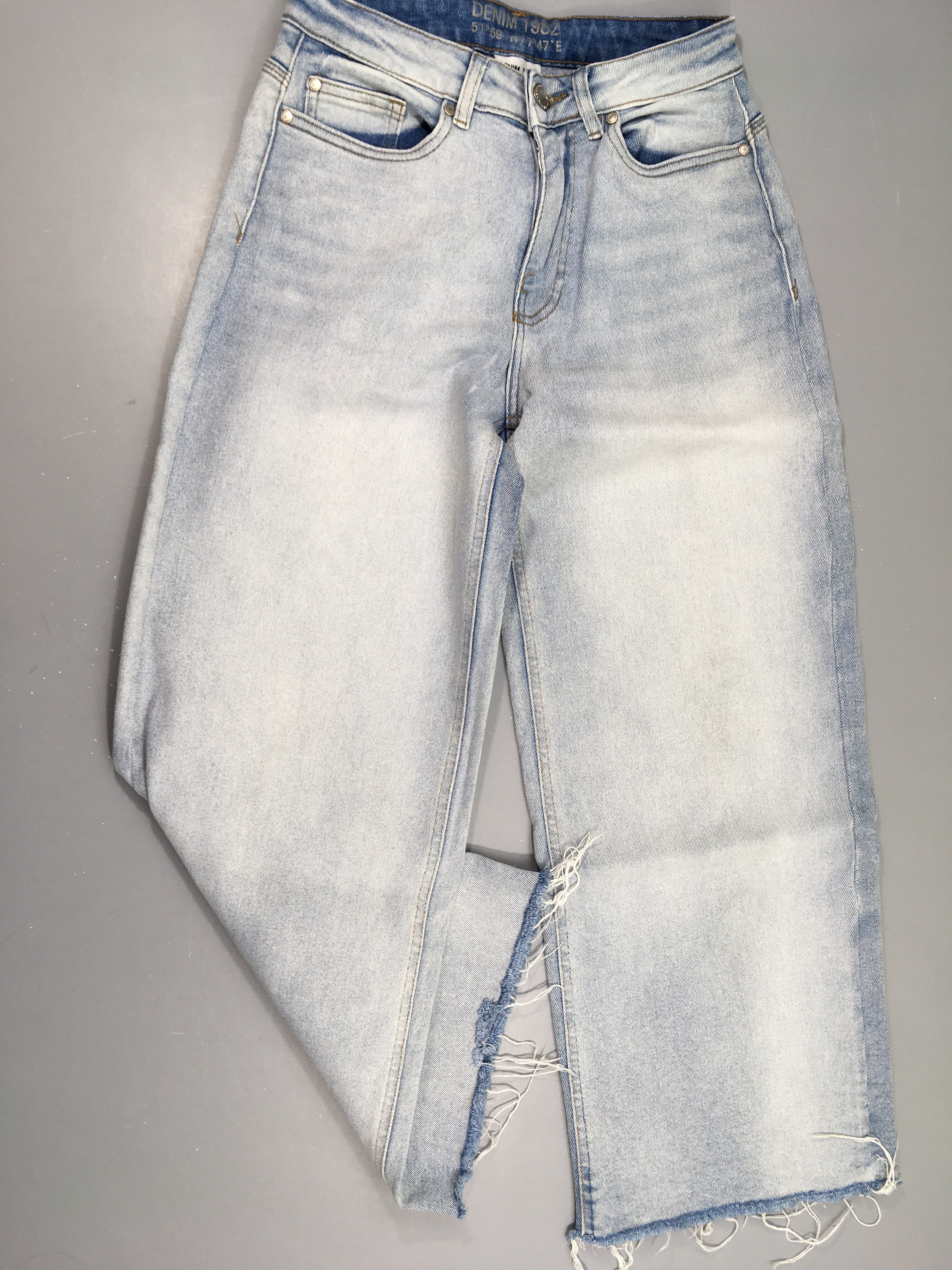 Jeans effet délavé et effet effiloché bas 34