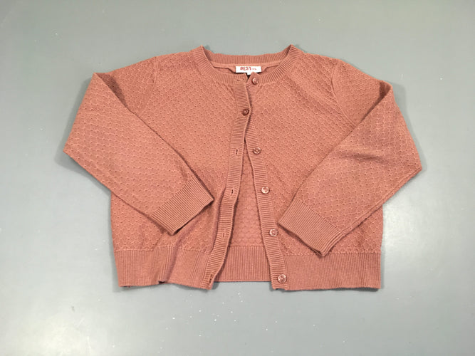 Gilet rose texturé, moins cher chez Petit Kiwi