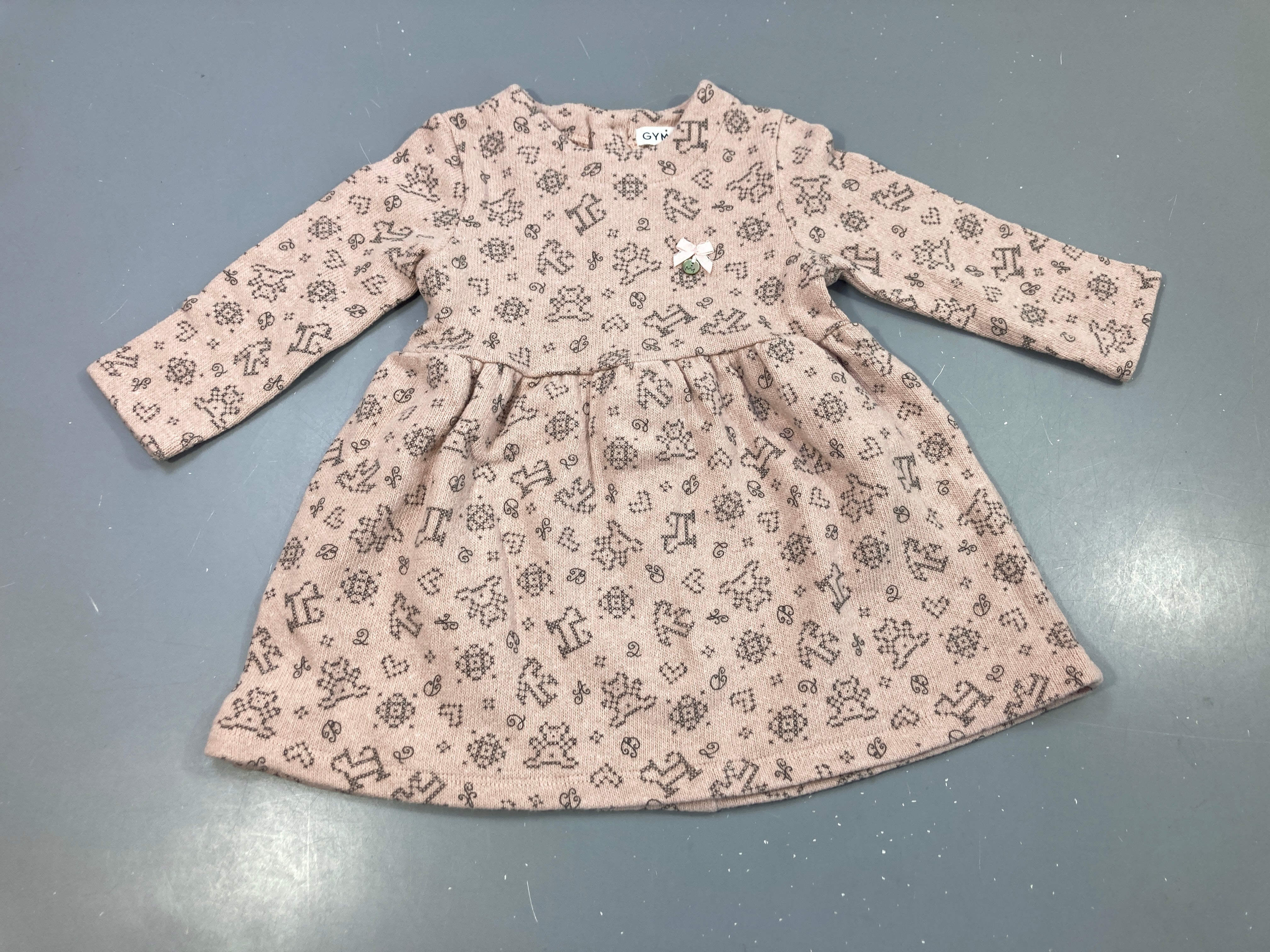 Robe m.l rose poudré à motifs gris (ours, coeurs,...)