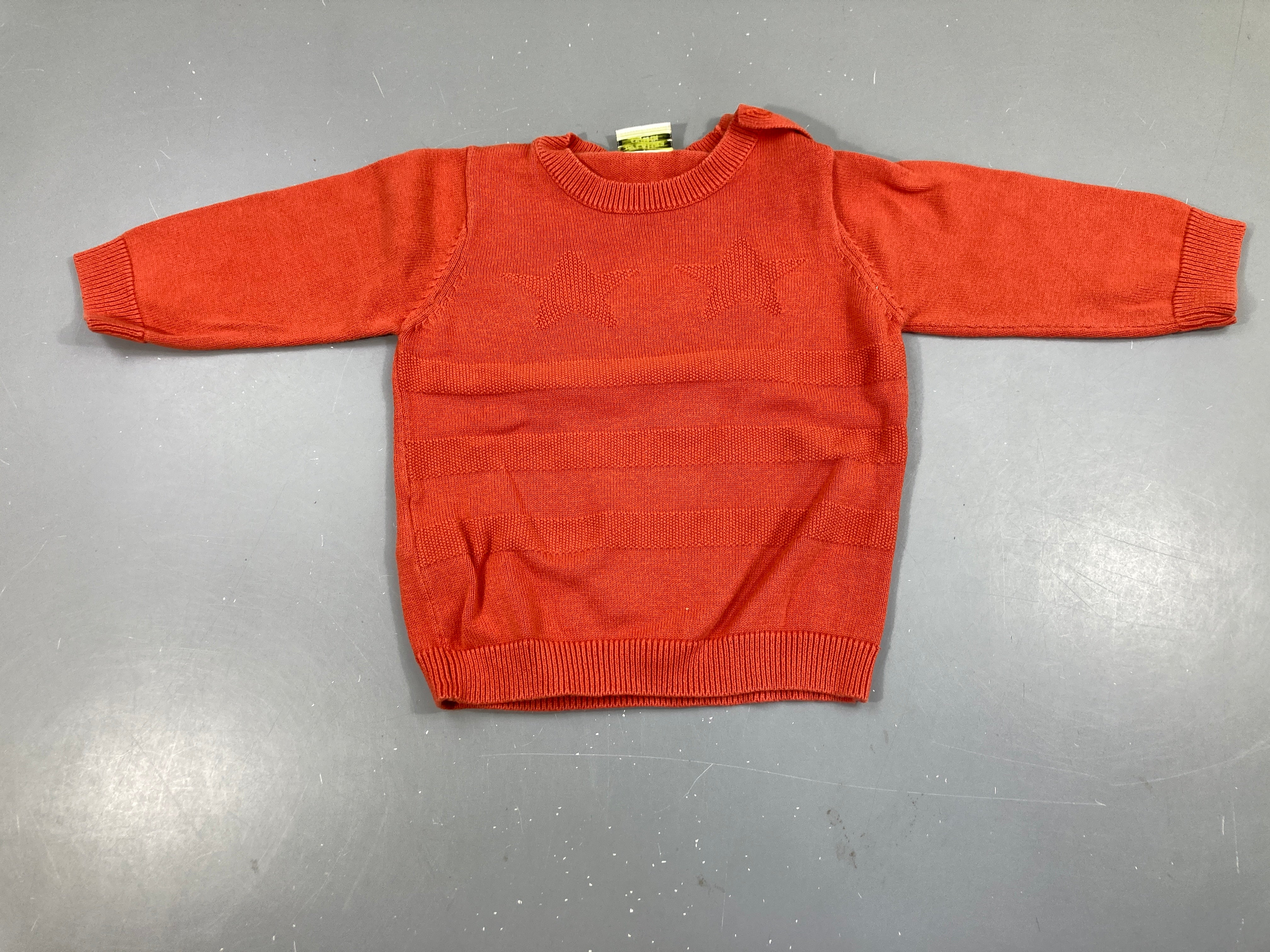 Pull orange étoiles