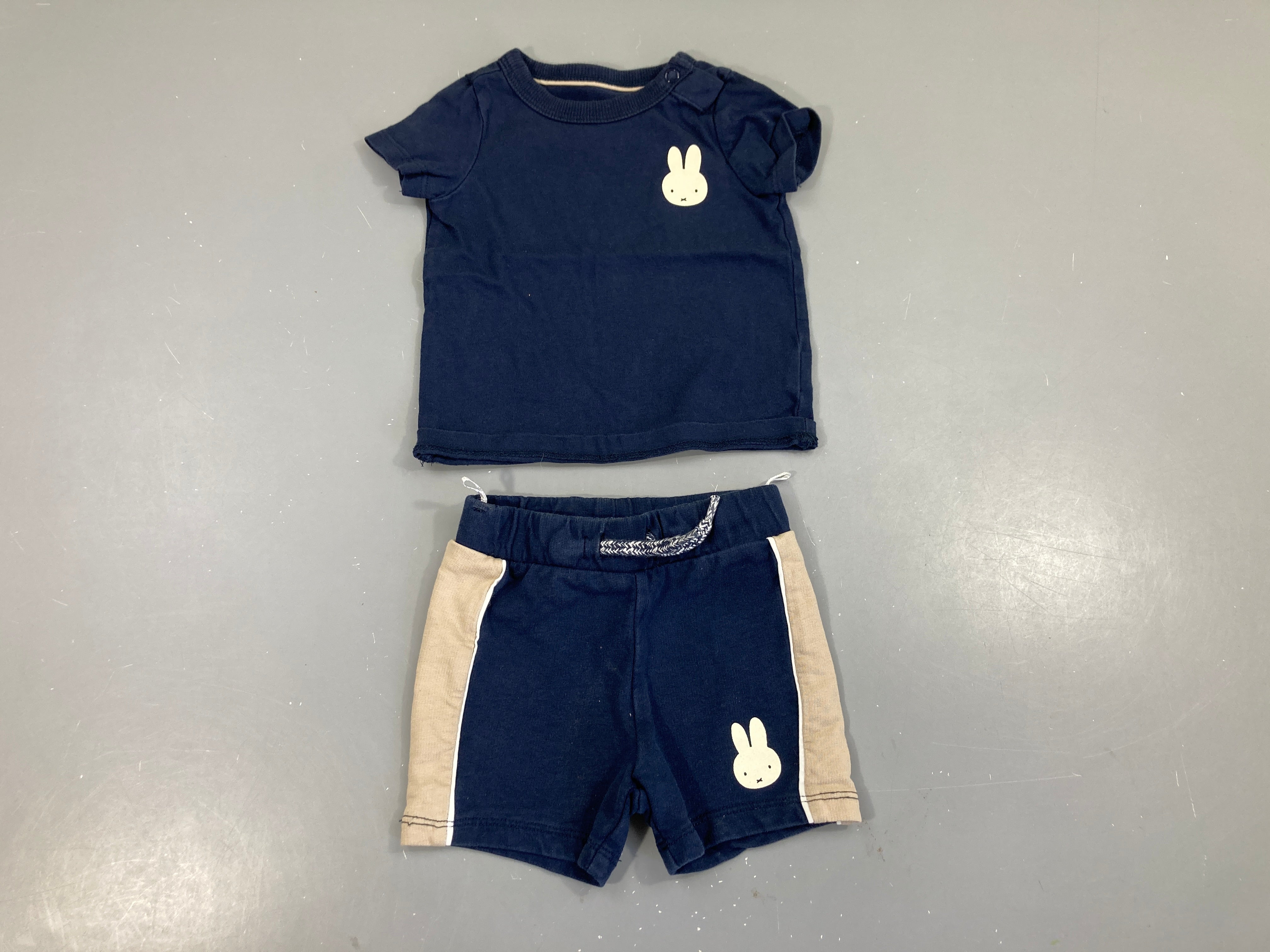 T-shirt m.c bleu foncé lapin + bermuda