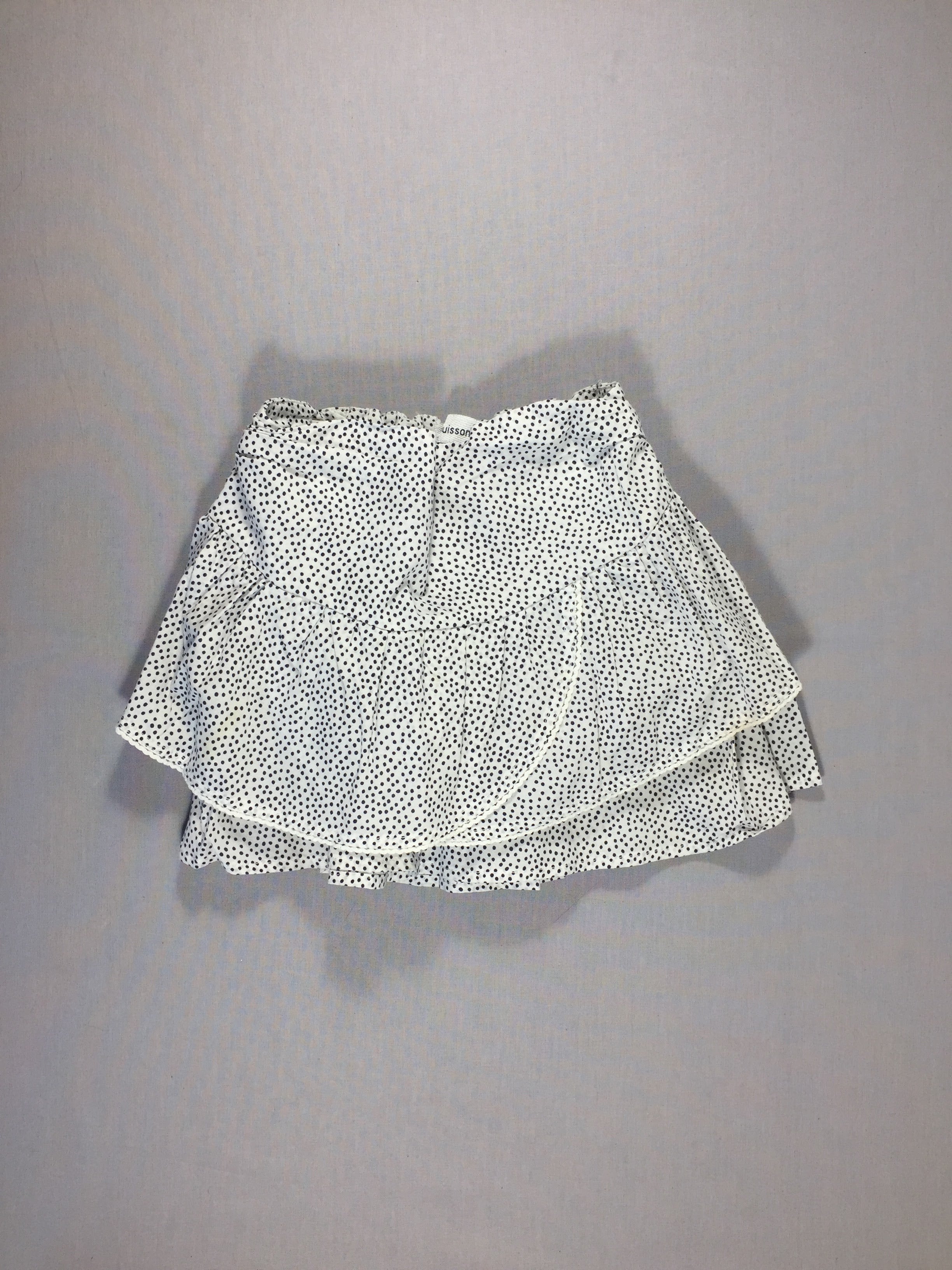 Jupe froncée à volants - blanche avec pois bleu foncé