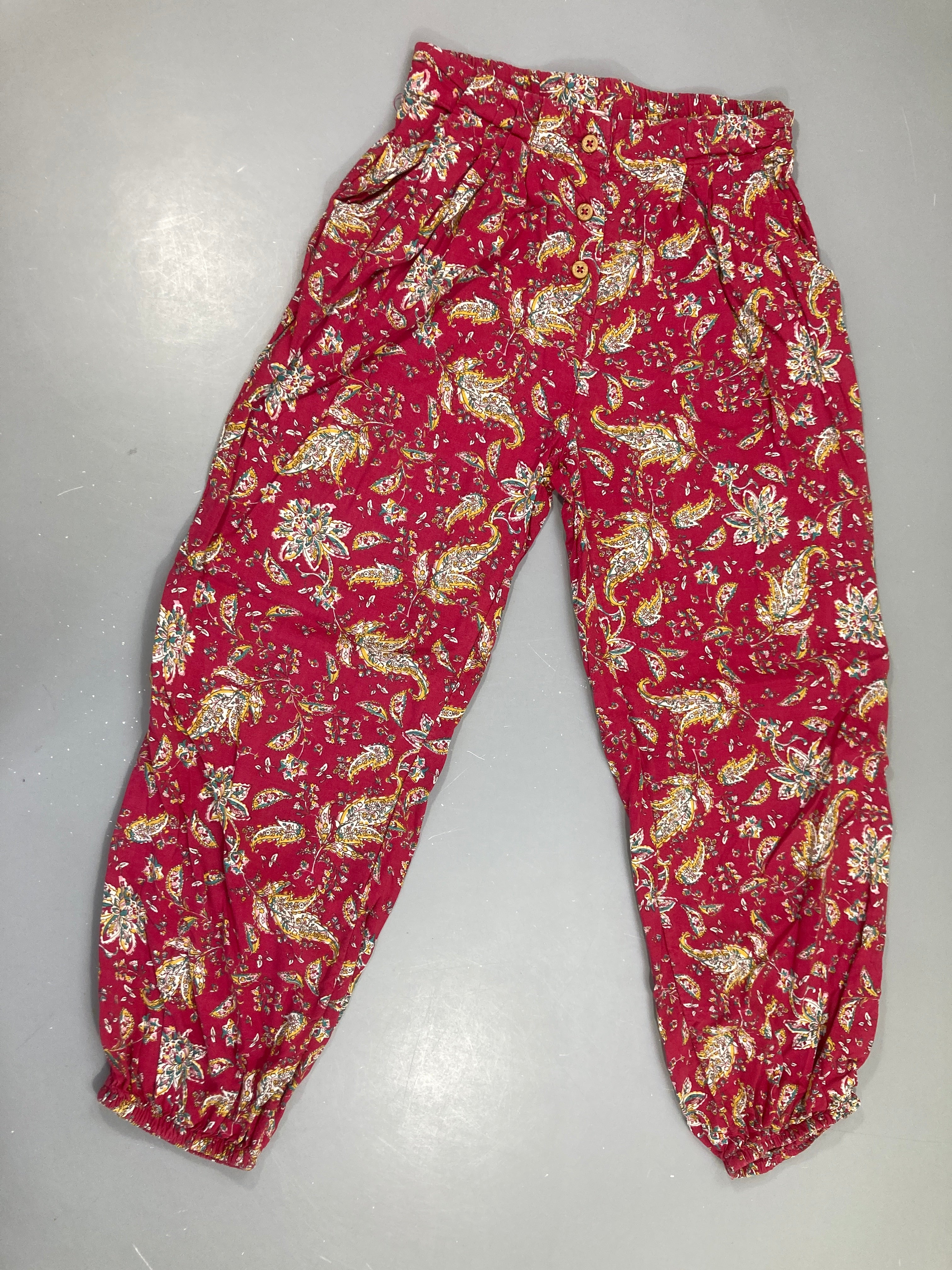 Pantalon fluide rose foncé motifs fleurs jaune-vert